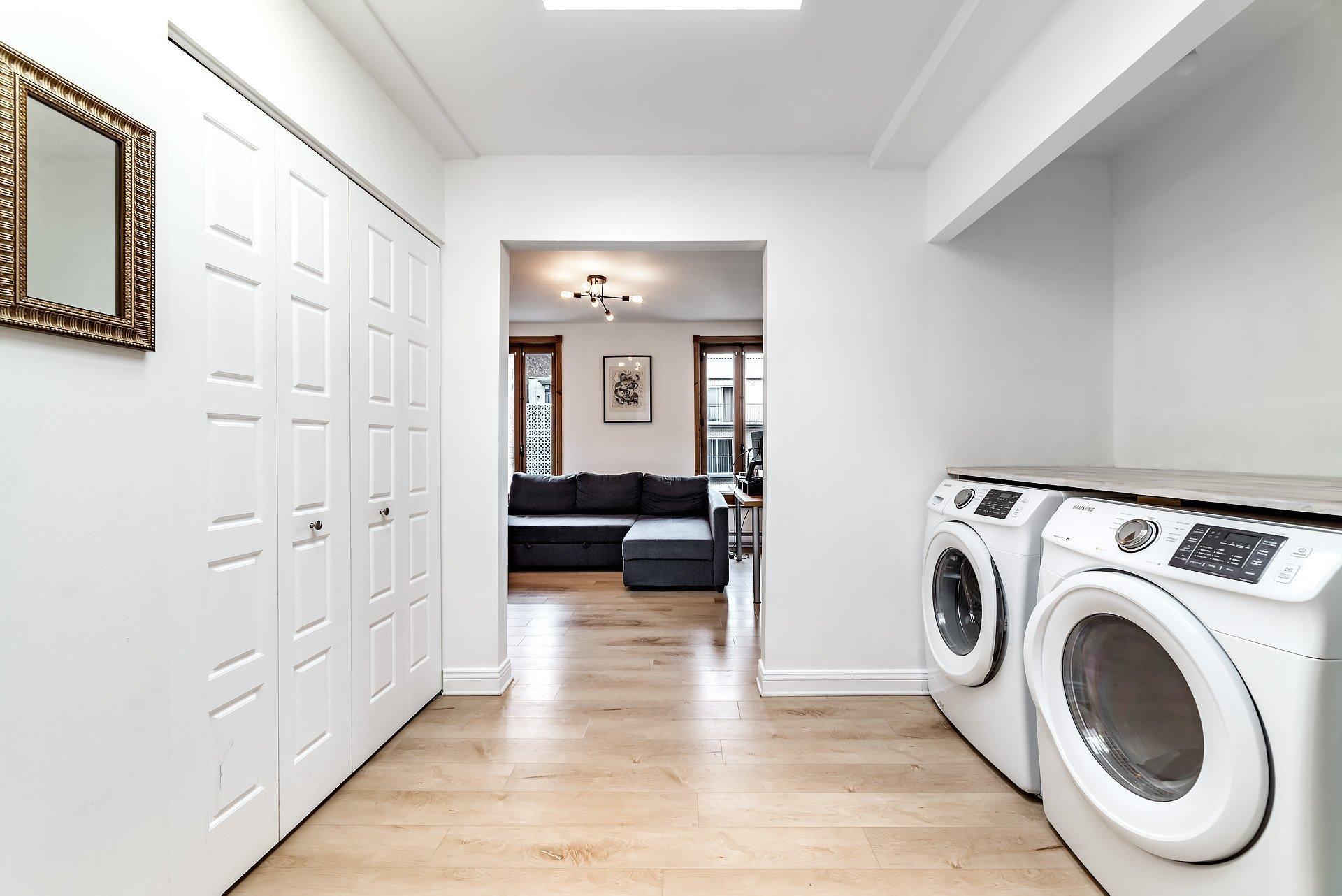 









47


Av. des Pins O.

, 303,
Montréal (Le Plateau-Mont-Royal),




QC
H2W1R7

