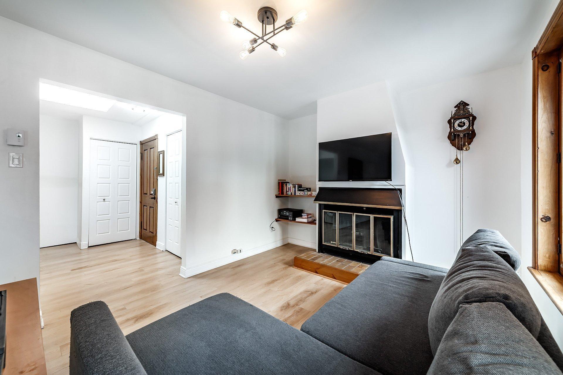 









47


Av. des Pins O.

, 303,
Montréal (Le Plateau-Mont-Royal),




QC
H2W1R7

