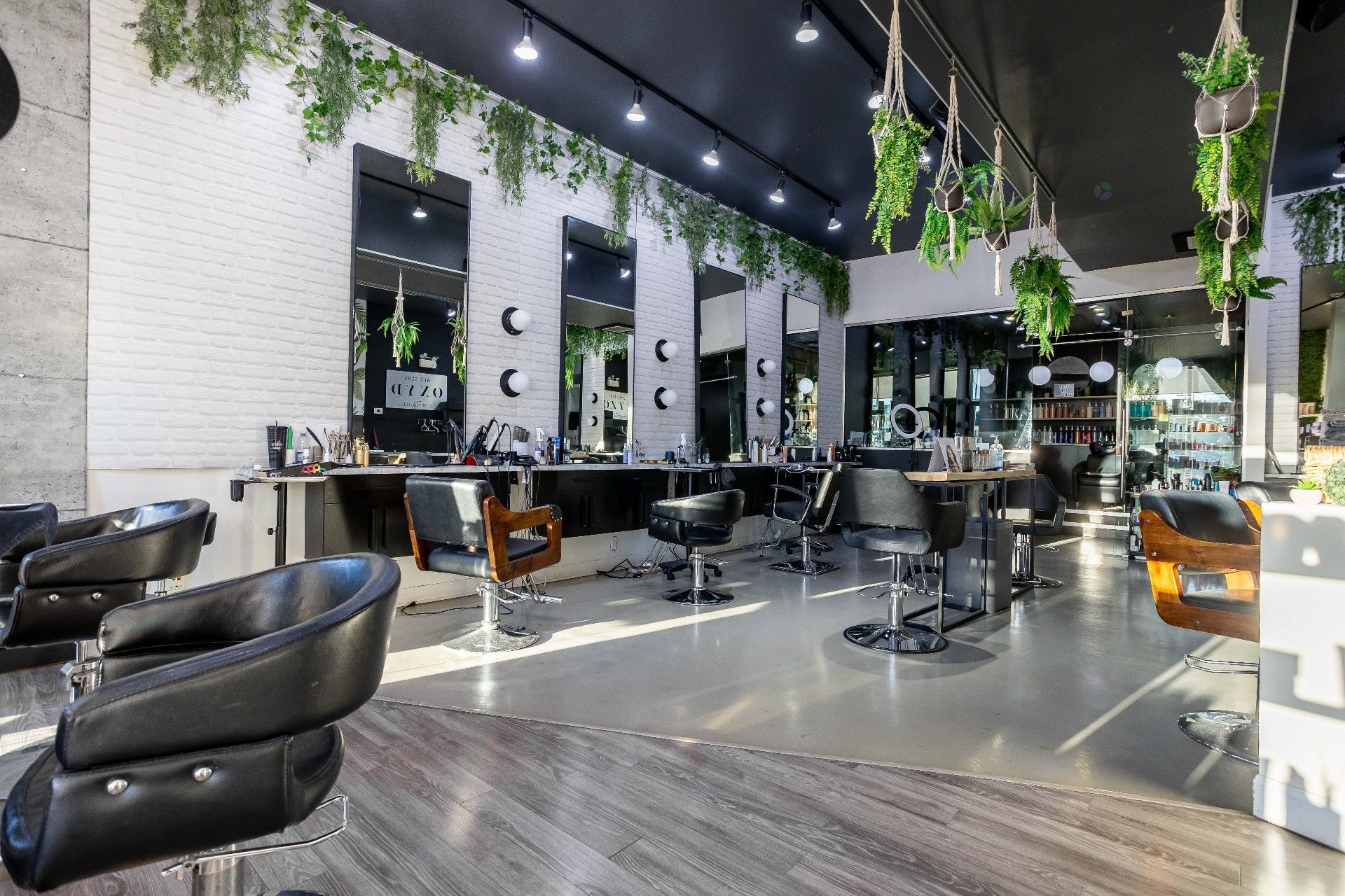 









5307


Boul. des Forges

,
Trois-Rivières,




QC
G8Y5L5

