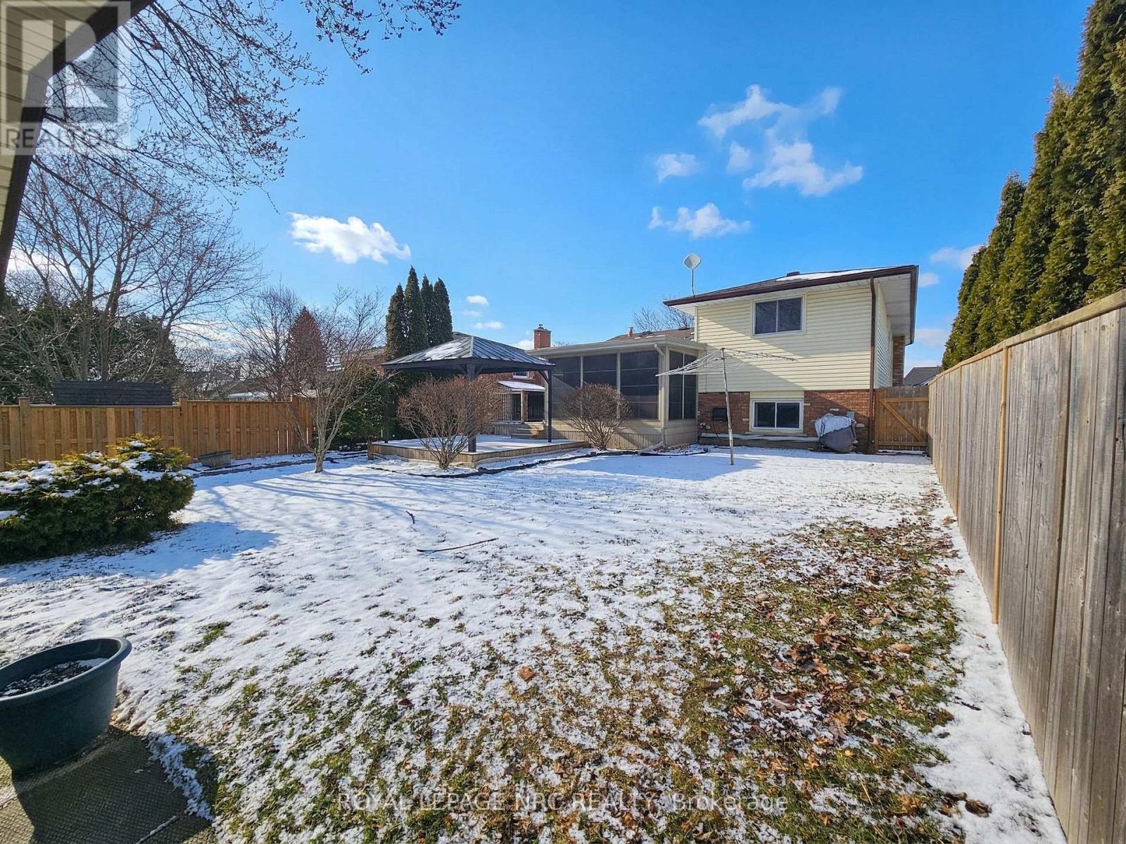 












78 PAGE DRIVE

,
Welland (N. Welland),




Ontario
L3C6E4

