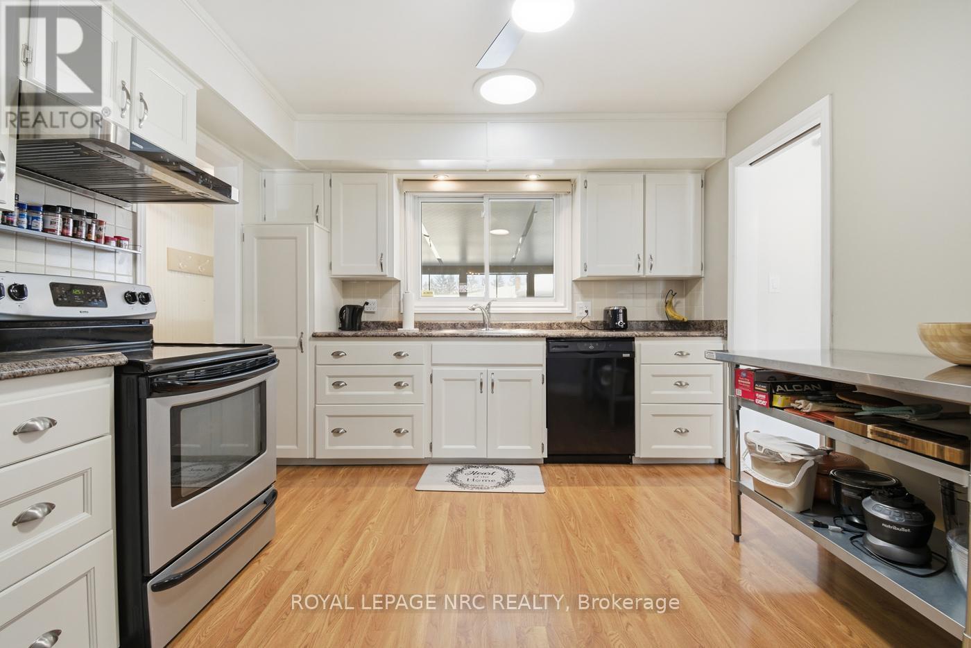 












78 PAGE DRIVE

,
Welland (N. Welland),




Ontario
L3C6E4

