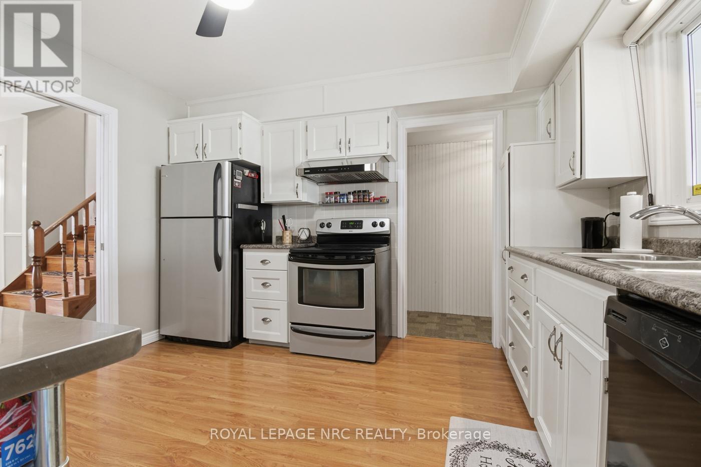 












78 PAGE DRIVE

,
Welland (N. Welland),




Ontario
L3C6E4

