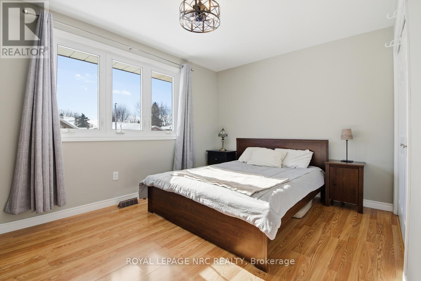 












78 PAGE DRIVE

,
Welland (N. Welland),




Ontario
L3C6E4

