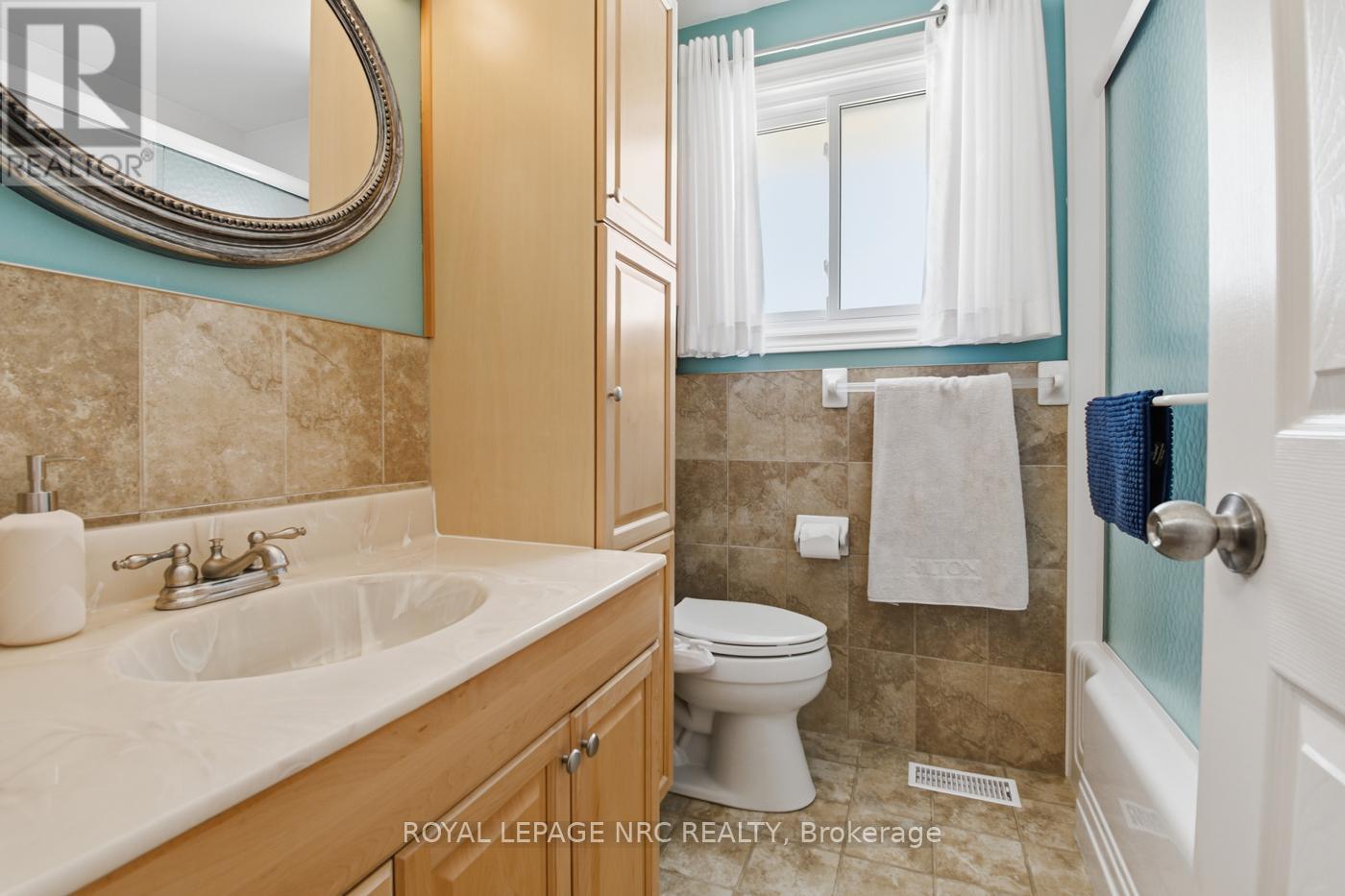 












78 PAGE DRIVE

,
Welland (N. Welland),




Ontario
L3C6E4

