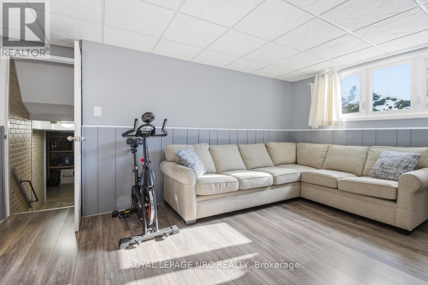 












78 PAGE DRIVE

,
Welland (N. Welland),




Ontario
L3C6E4

