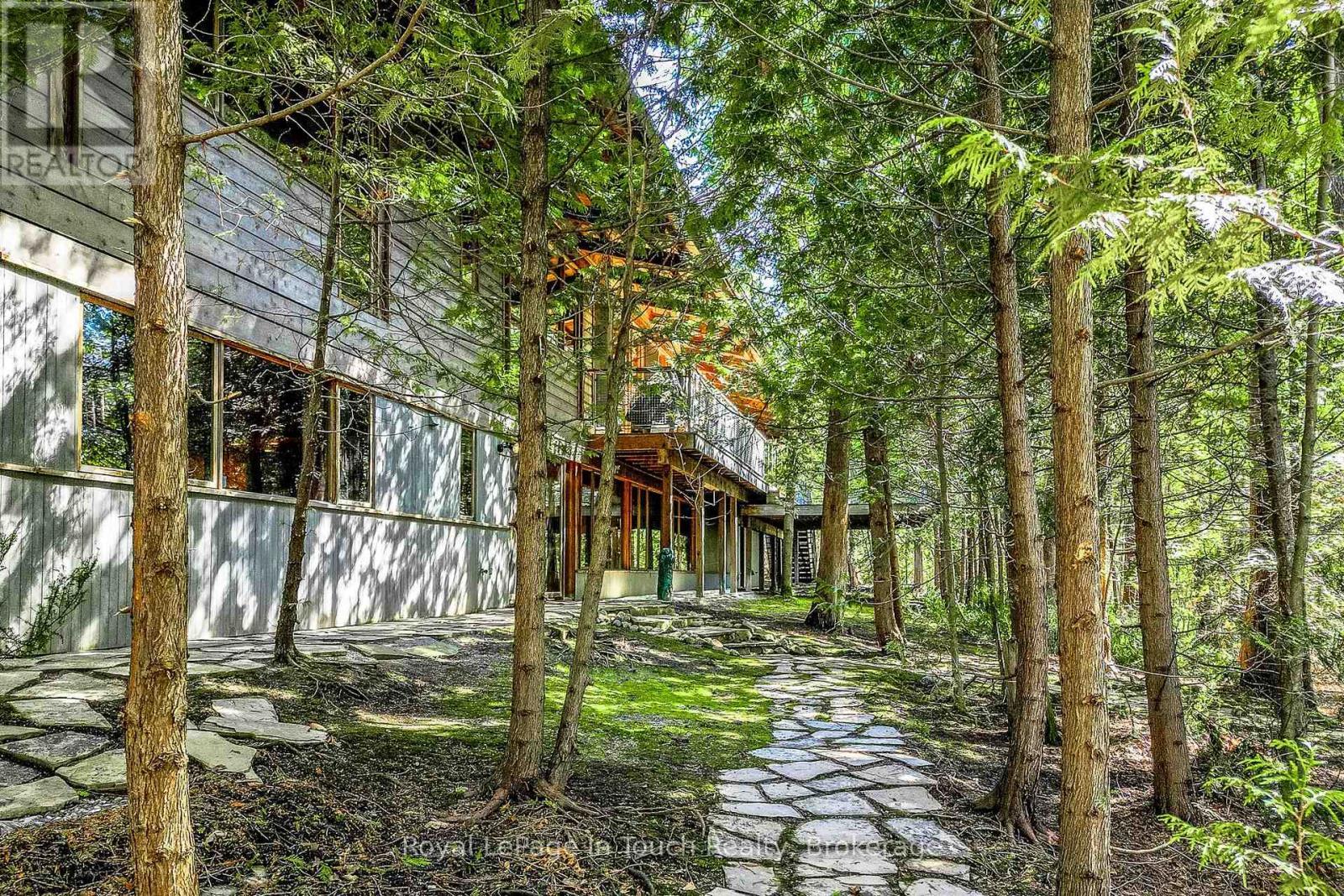 












130 MELISSA LANE

,
Tiny,




Ontario
L9M0T8

