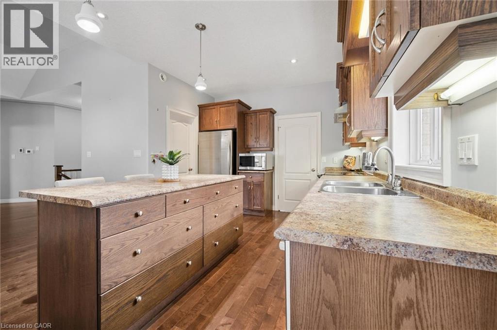 












60A EASTVIEW Road

,
Guelph,




Ontario
N1E1Z6

