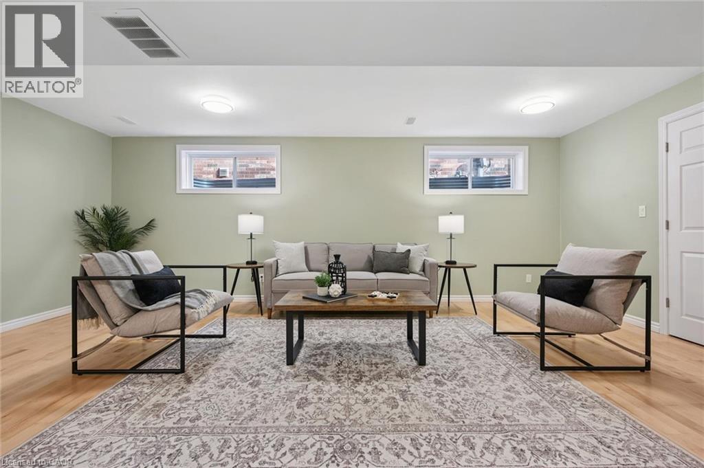 












60A EASTVIEW Road

,
Guelph,




Ontario
N1E1Z6

