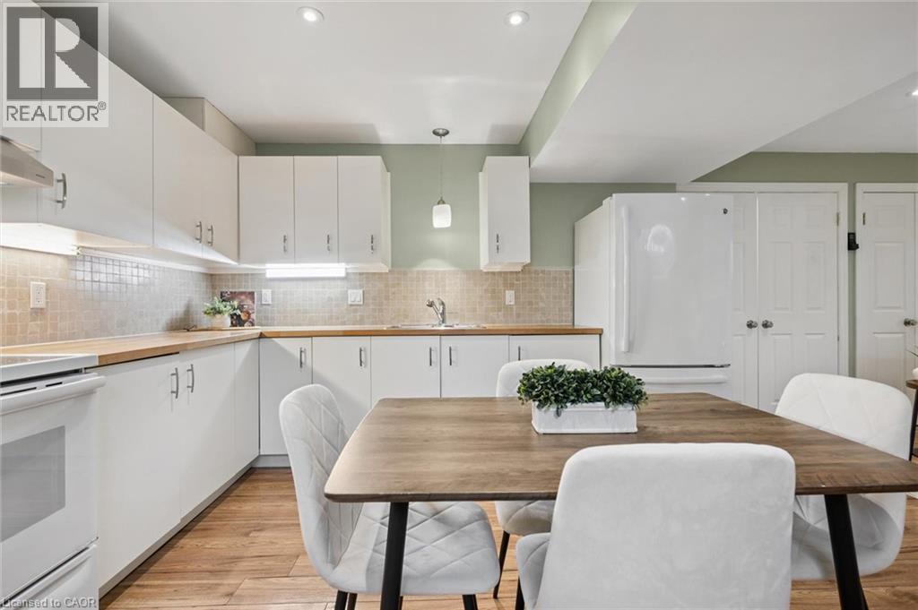 












60A EASTVIEW Road

,
Guelph,




Ontario
N1E1Z6

