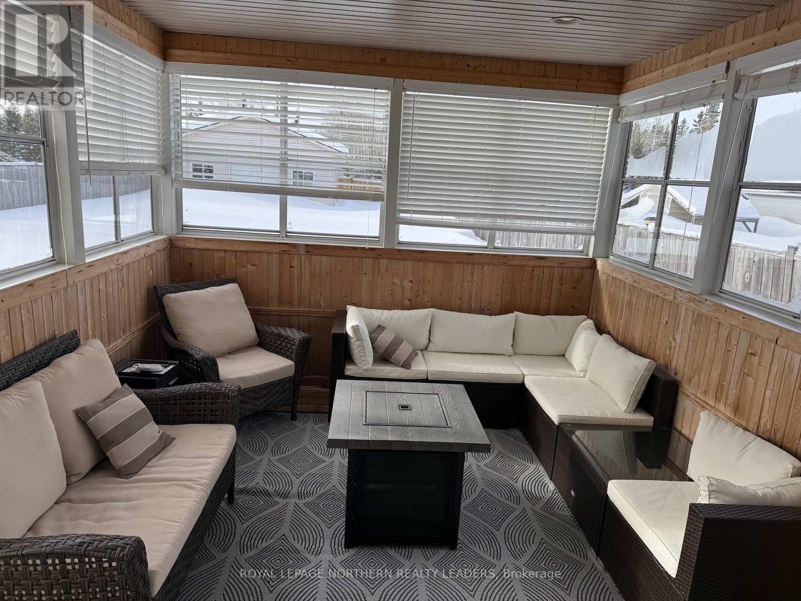 












91 MAJESTIC DRIVE

,
Timmins (MTJ - Beaurivage),




Ontario
P4R1N6

