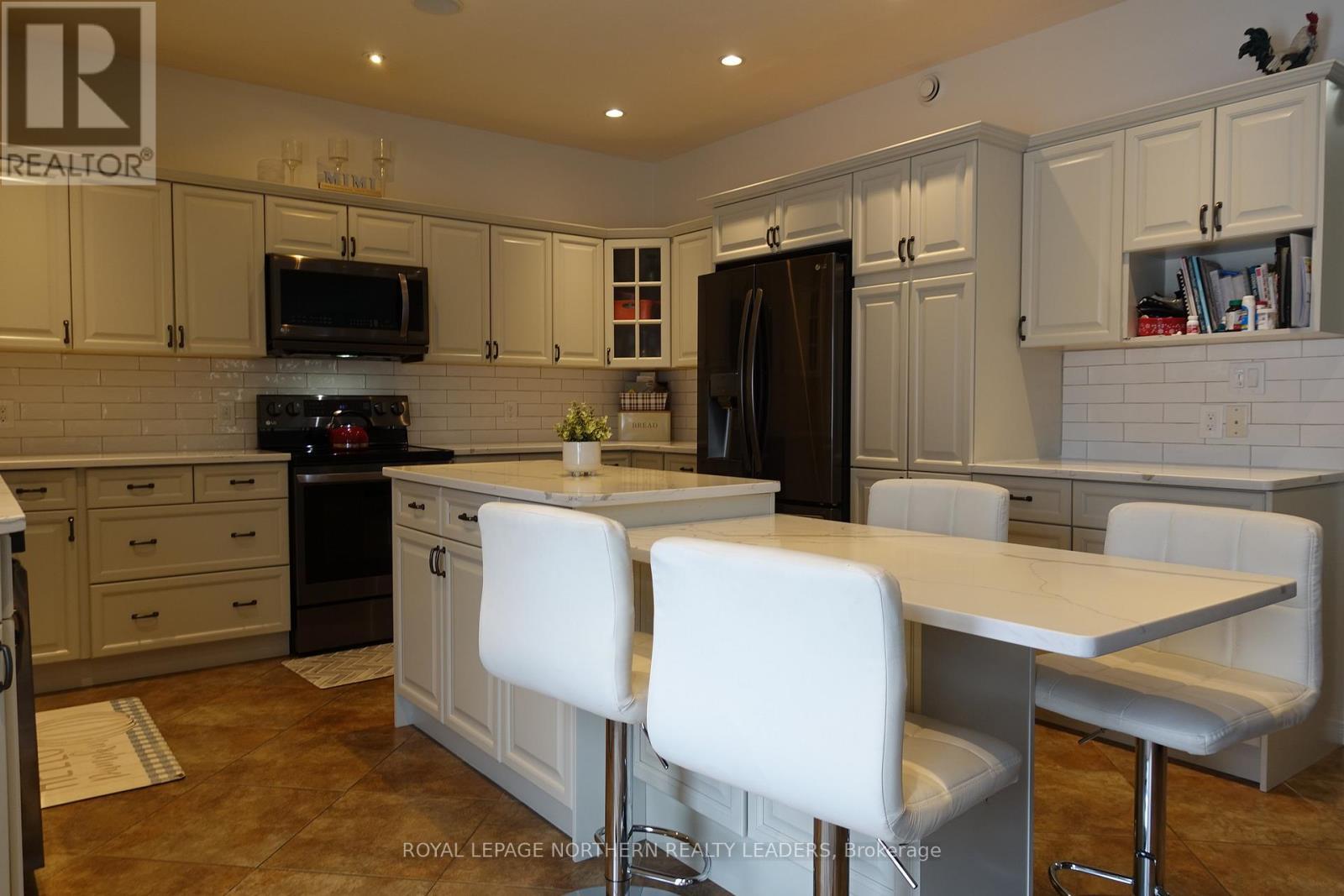 












91 MAJESTIC DRIVE

,
Timmins (MTJ - Beaurivage),




Ontario
P4R1N6

