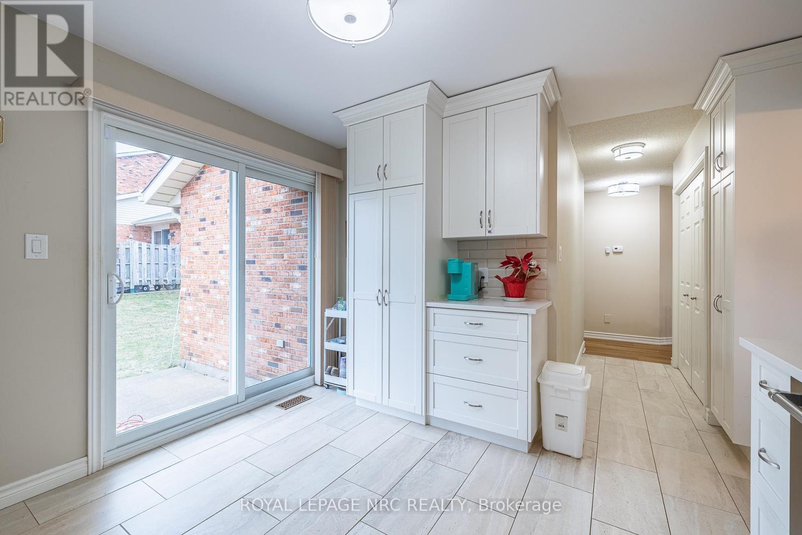 












3 - 2720 MEWBURN ROAD

,
Niagara Falls (Casey),




Ontario
L2J4J5

