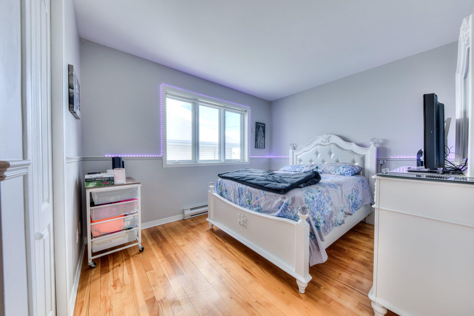 









20500


Rue des Sports

,
Mirabel,




QC
J7J1S9

