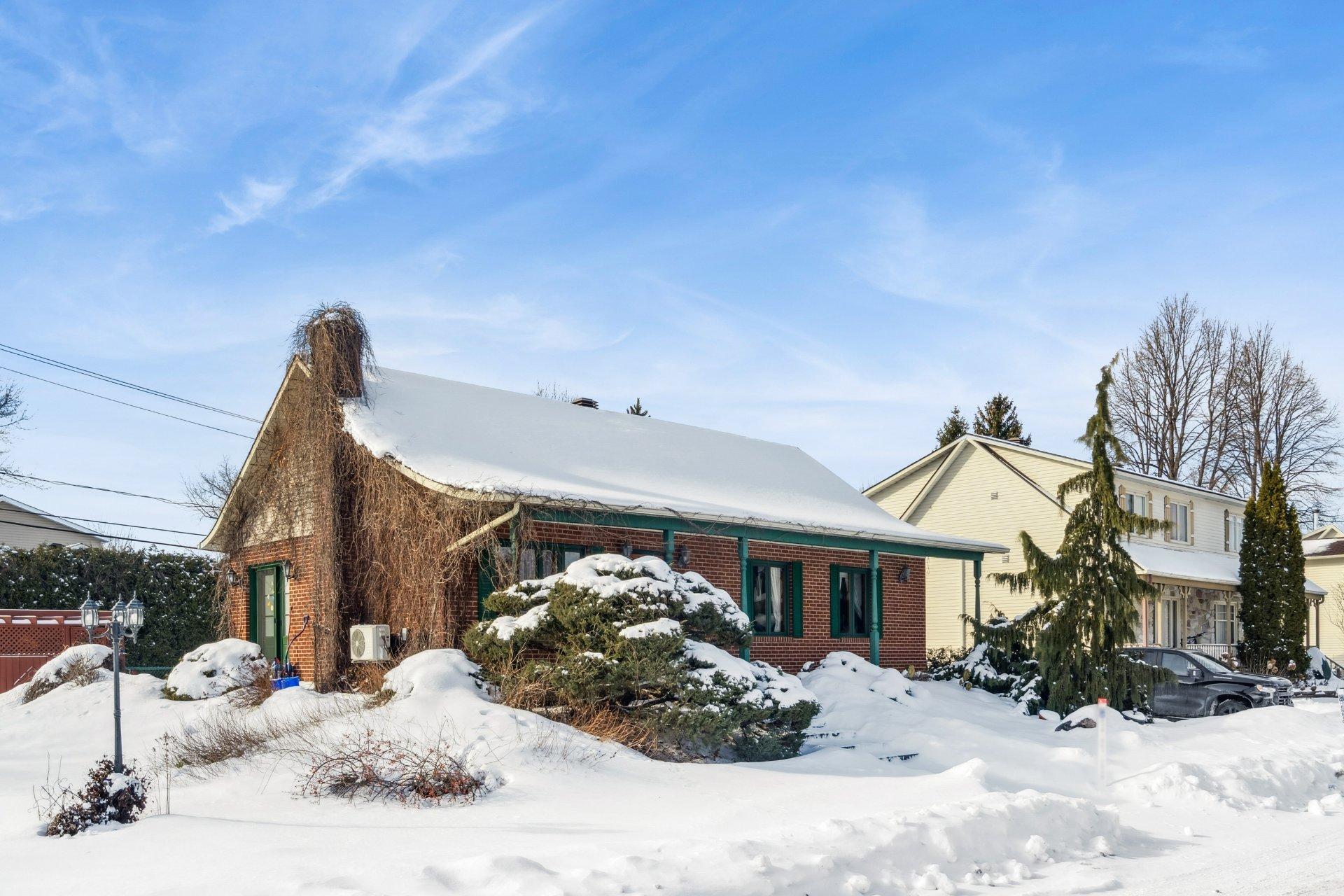 









469


Rue Samuel-De Champlain

,
Sainte-Julie,




QC
J3E1C9

