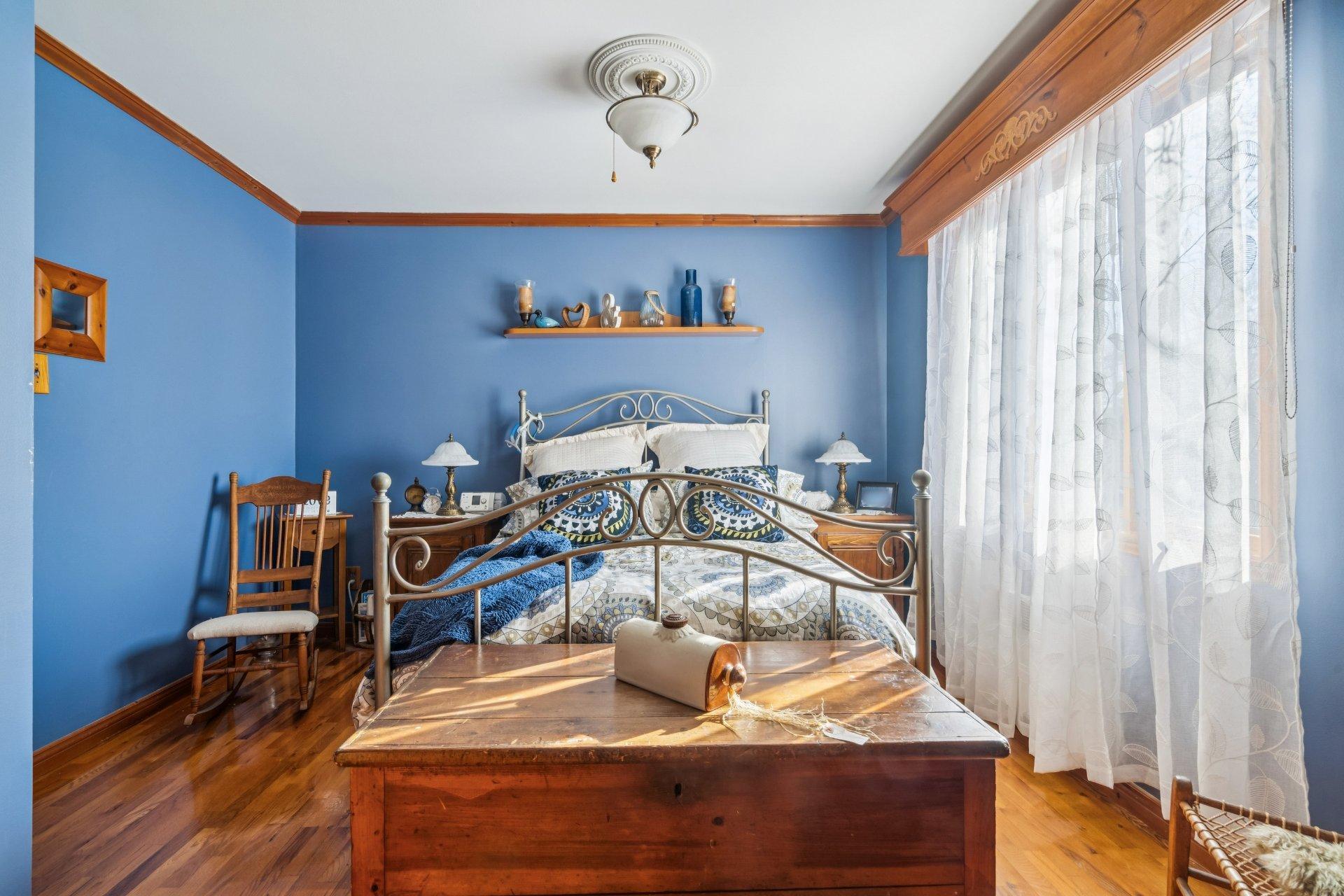 









469


Rue Samuel-De Champlain

,
Sainte-Julie,




QC
J3E1C9

