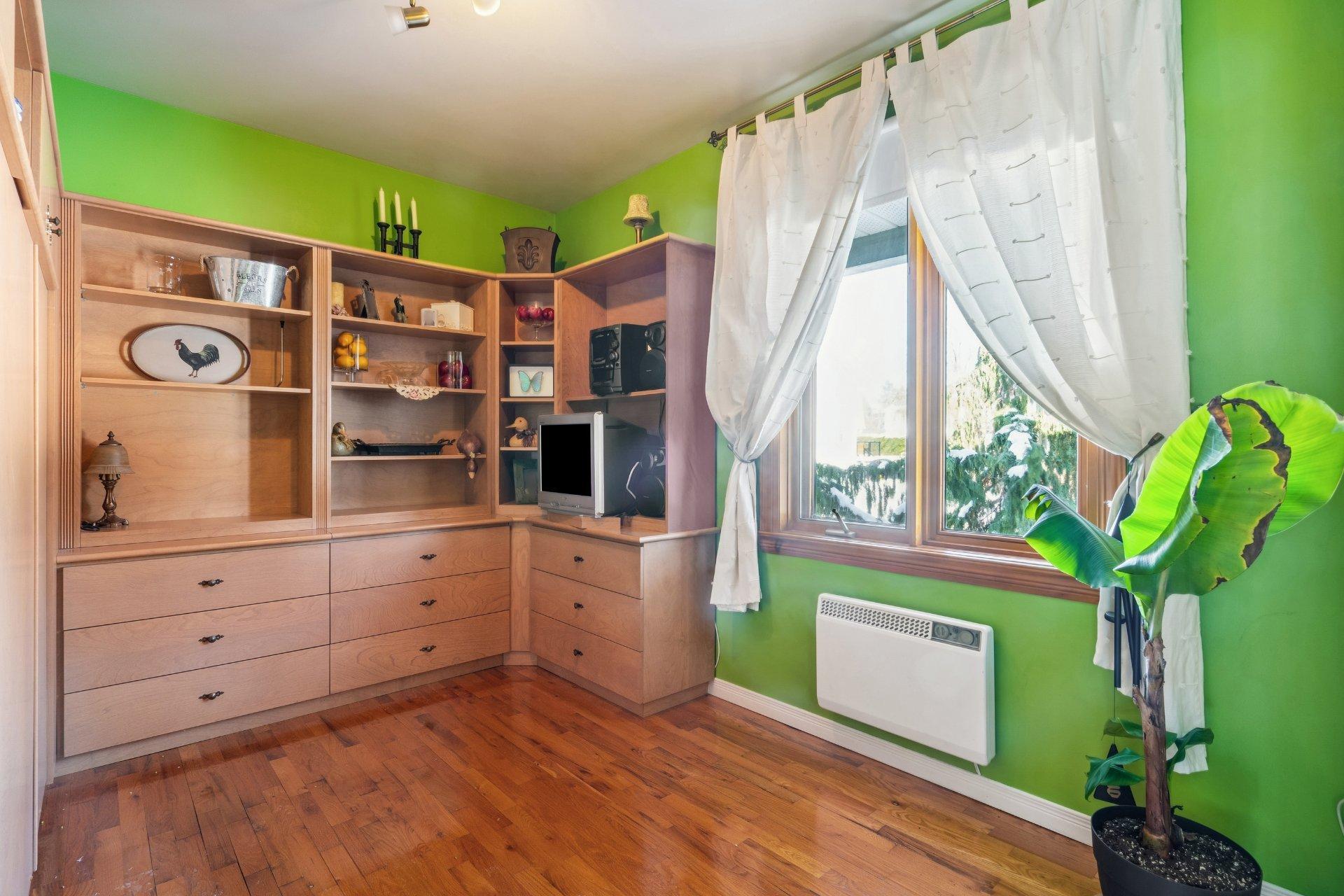 









469


Rue Samuel-De Champlain

,
Sainte-Julie,




QC
J3E1C9

