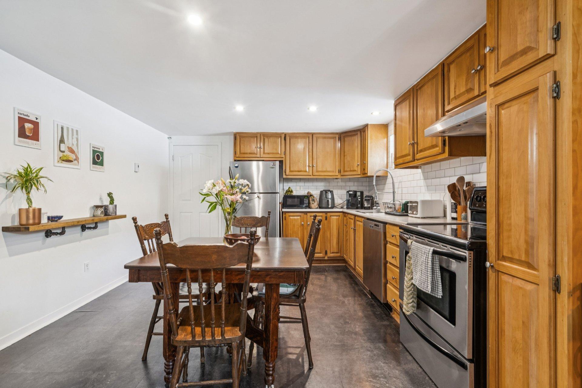 









469


Rue Samuel-De Champlain

,
Sainte-Julie,




QC
J3E1C9

