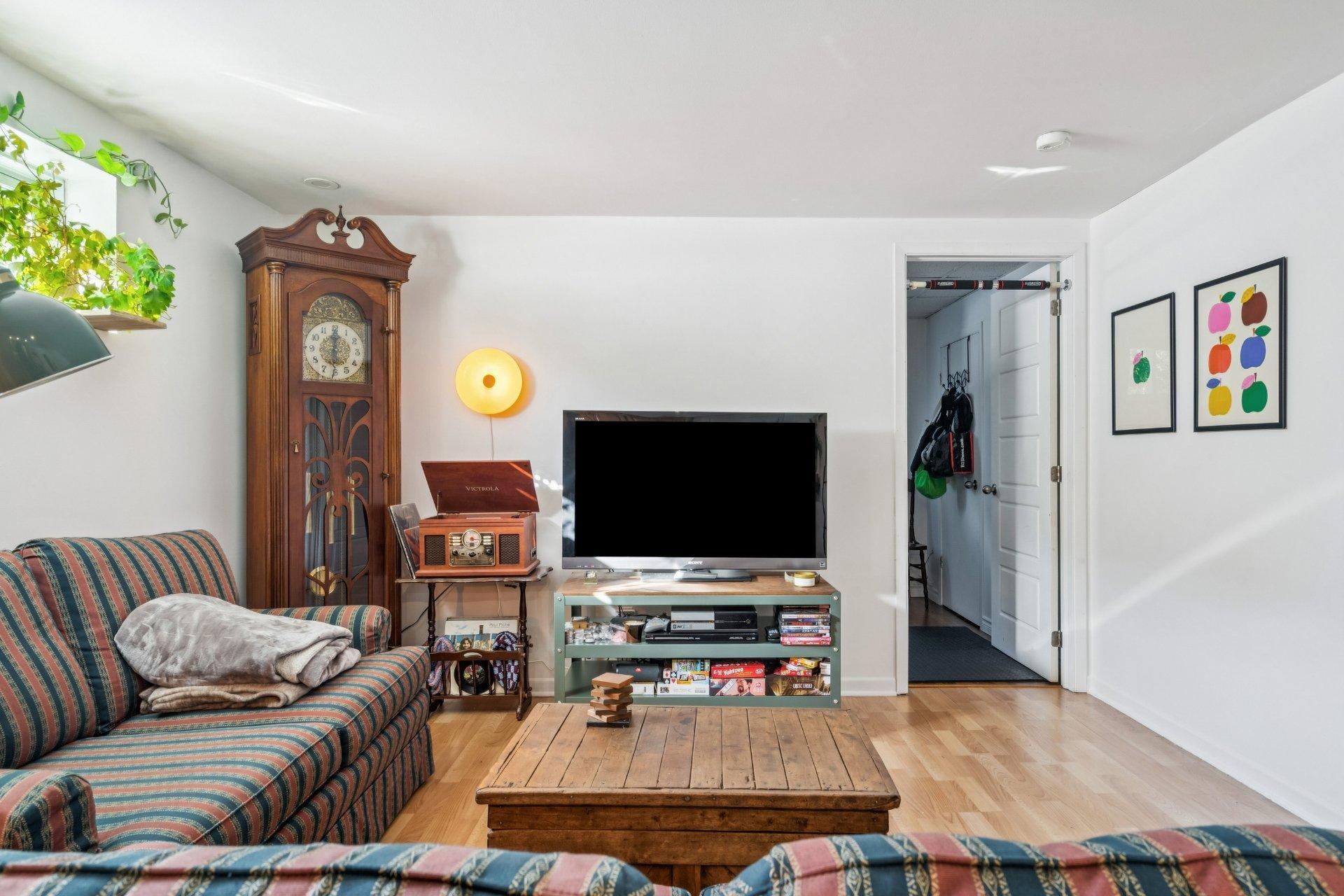 









469


Rue Samuel-De Champlain

,
Sainte-Julie,




QC
J3E1C9

