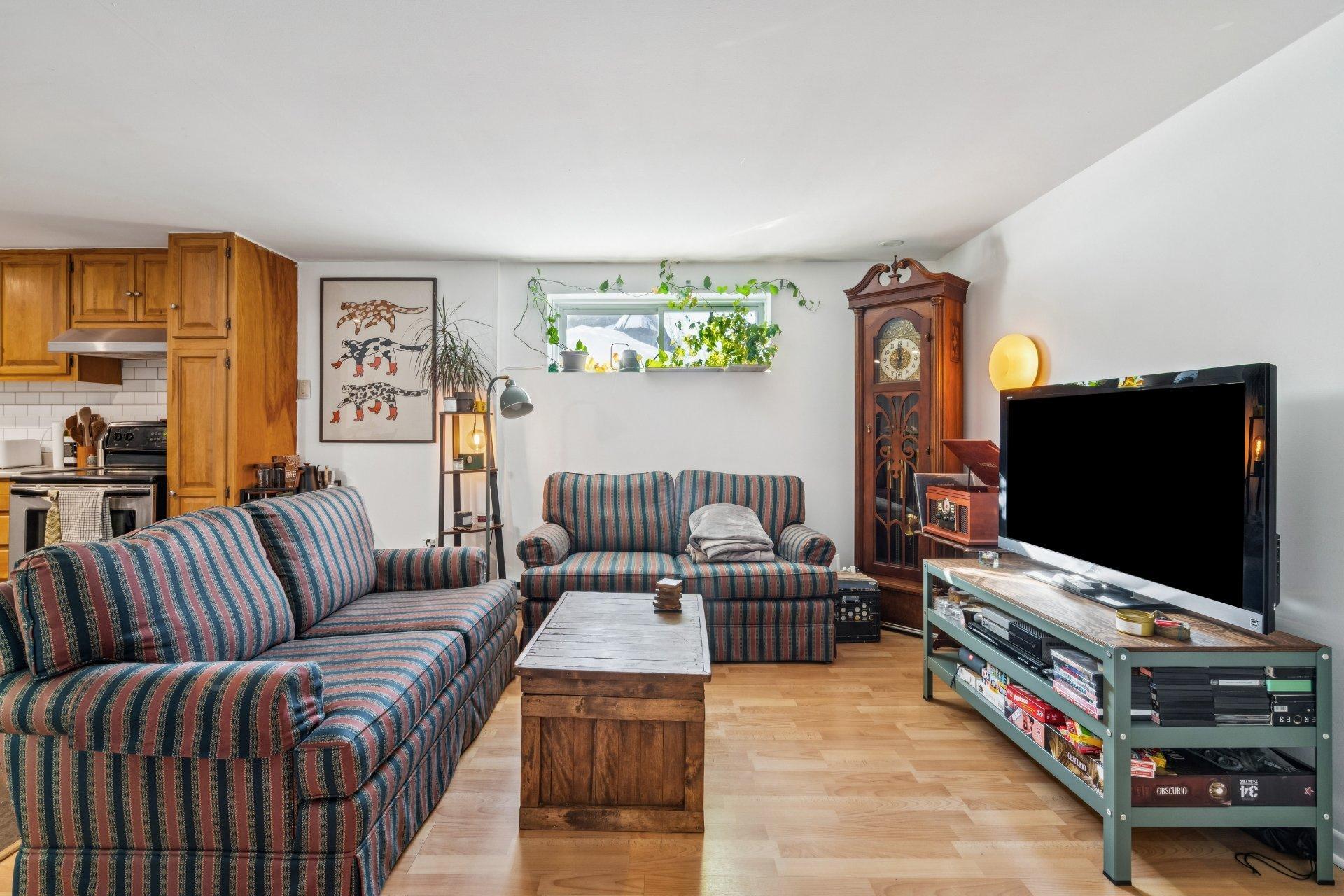 









469


Rue Samuel-De Champlain

,
Sainte-Julie,




QC
J3E1C9

