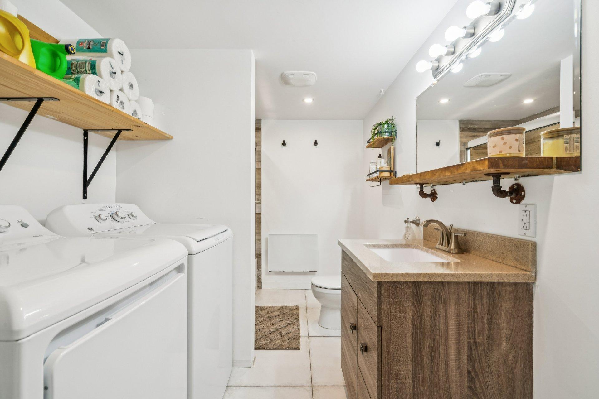 









469


Rue Samuel-De Champlain

,
Sainte-Julie,




QC
J3E1C9

