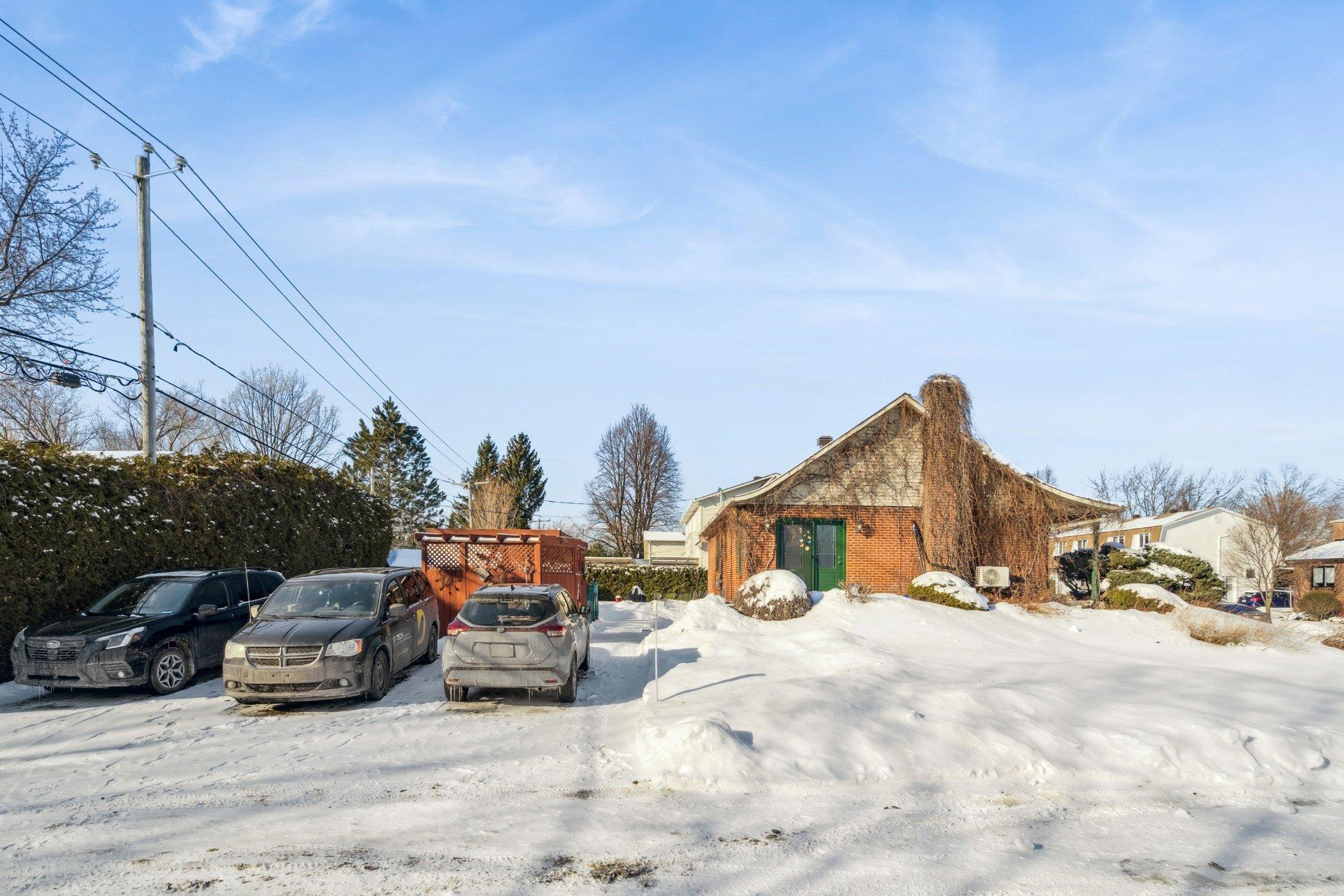 









469


Rue Samuel-De Champlain

,
Sainte-Julie,




QC
J3E1C9

