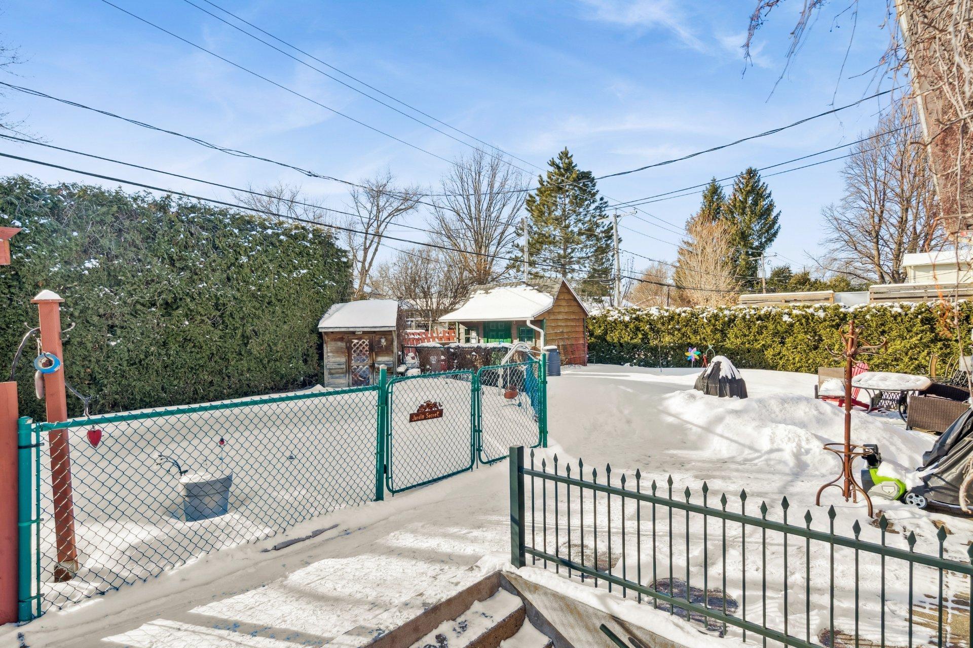 









469


Rue Samuel-De Champlain

,
Sainte-Julie,




QC
J3E1C9

