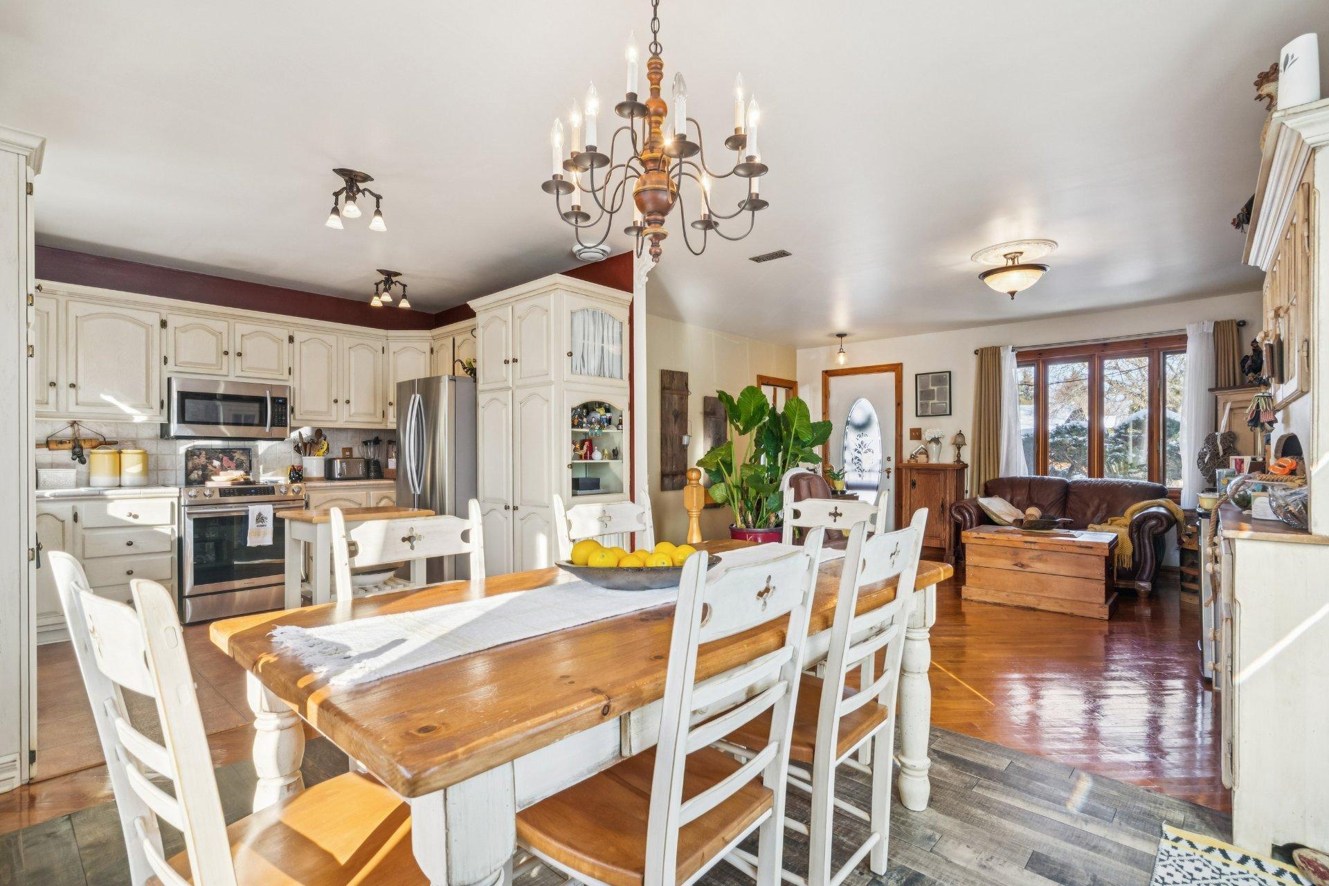 









469


Rue Samuel-De Champlain

,
Sainte-Julie,




QC
J3E1C9

