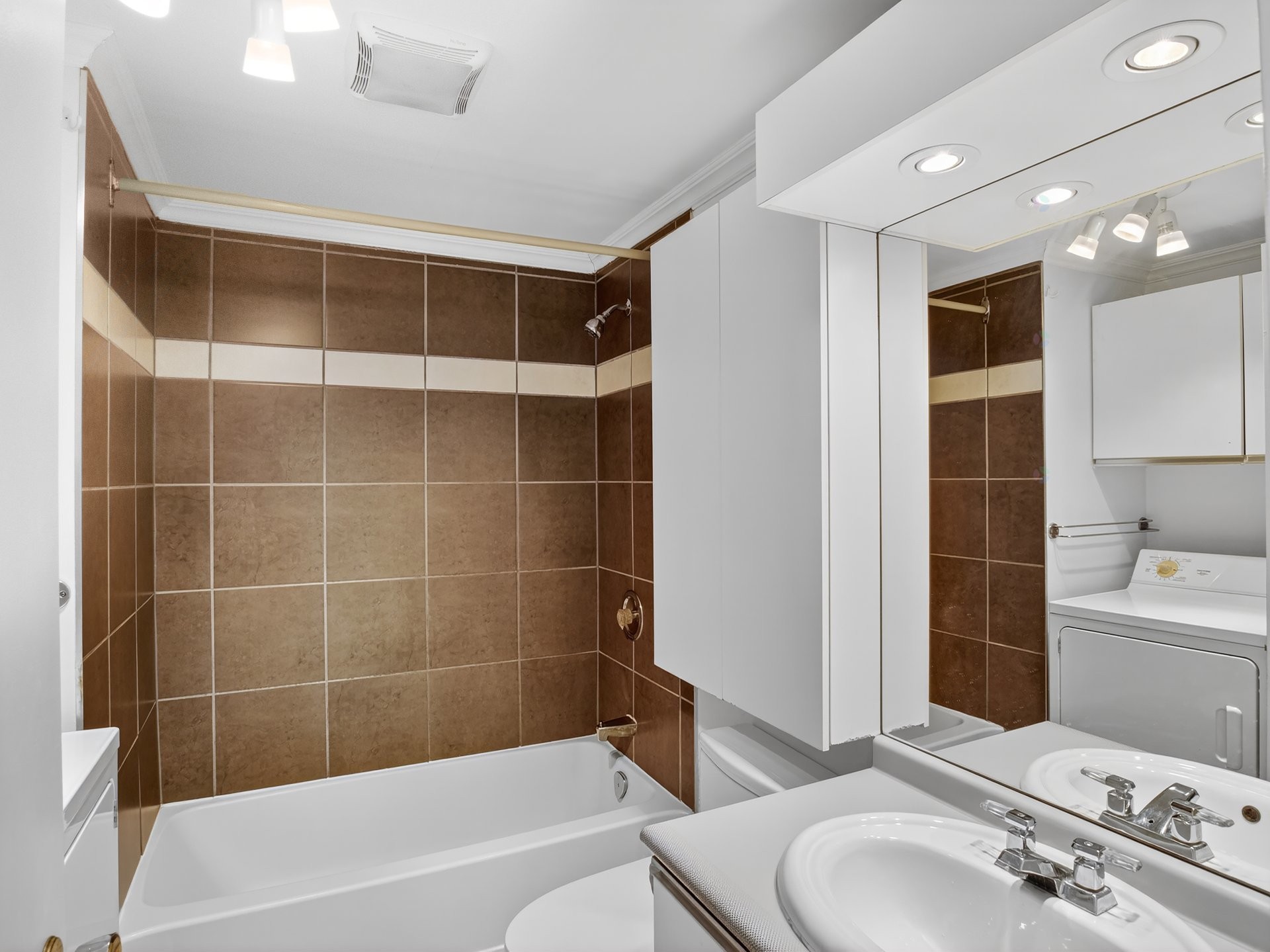 









94


Boul. de Bromont

, 6,
Bromont,




QC
J2L2K6

