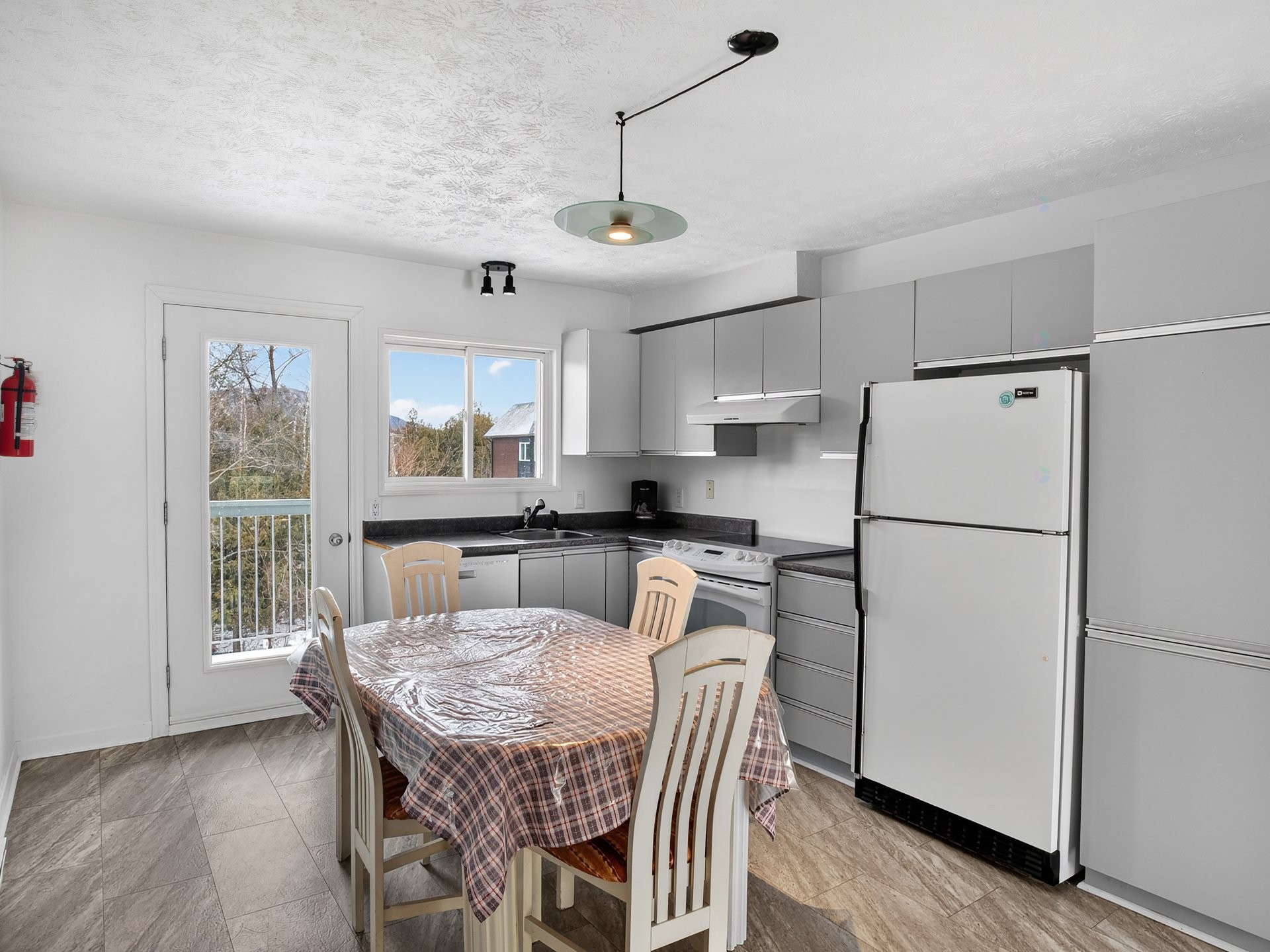 









94


Boul. de Bromont

, 6,
Bromont,




QC
J2L2K6

