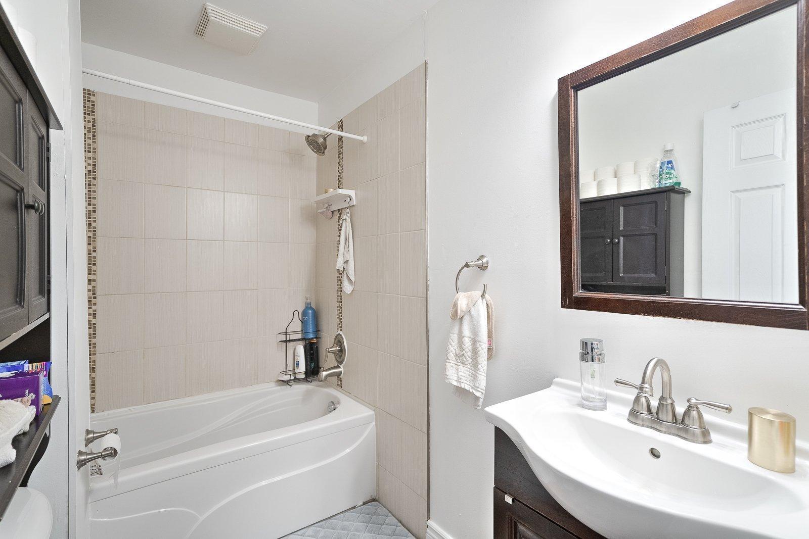 









1249

 - 1253


Rue Cartier

,
Montréal (Ville-Marie),




QC
H2K4C4

