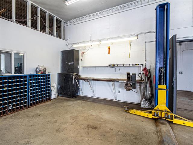 









8425


WILKES

AVE,
Headingley,




MB
R4H 1B8

