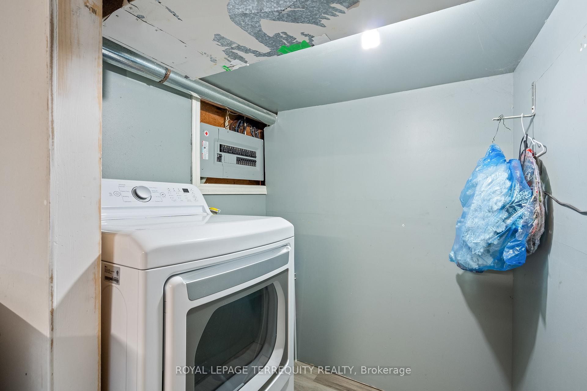 









185


Denistoun

Street, 53,
Welland,




ON
L3C 6J6

