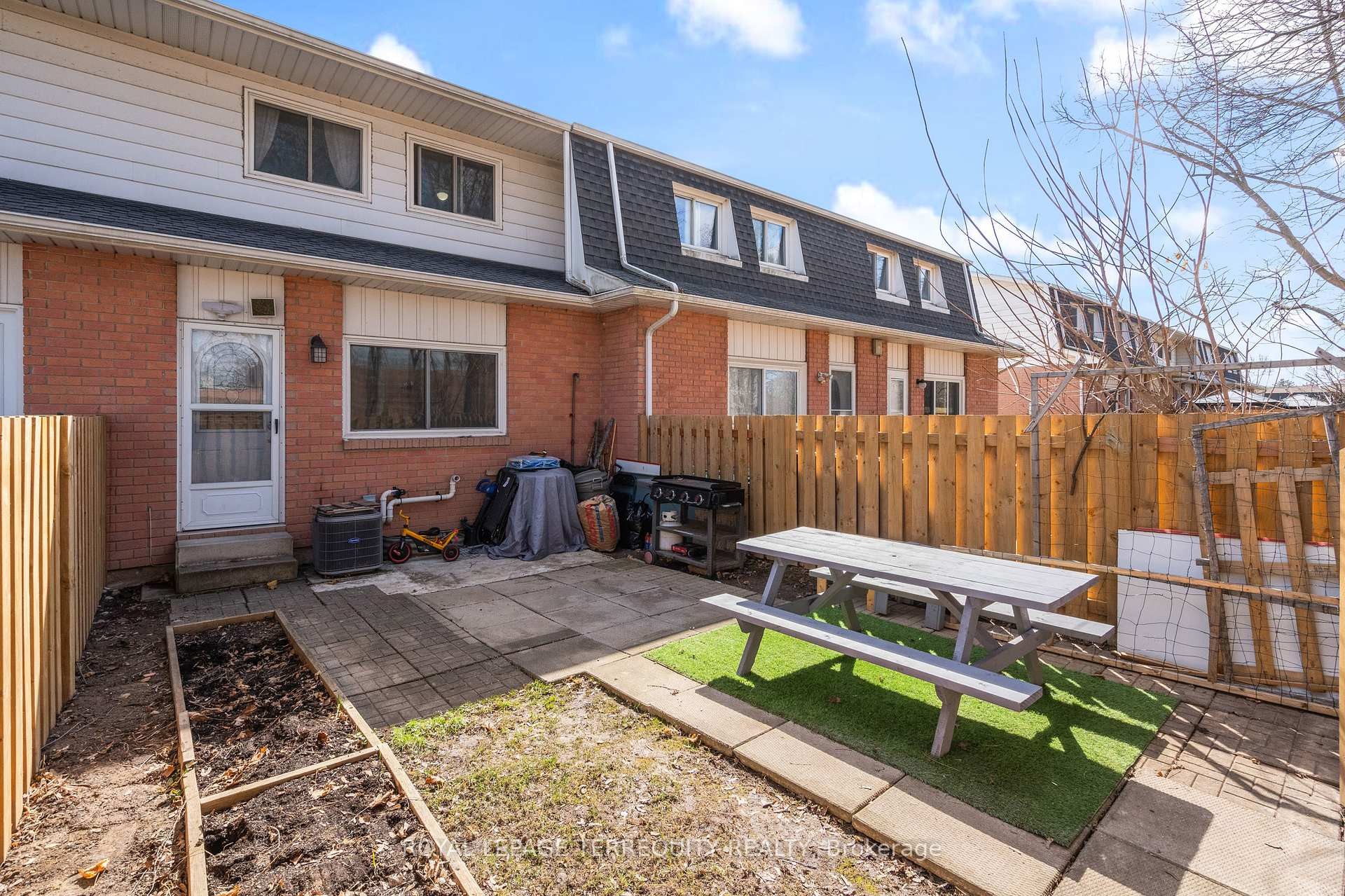 









185


Denistoun

Street, 53,
Welland,




ON
L3C 6J6

