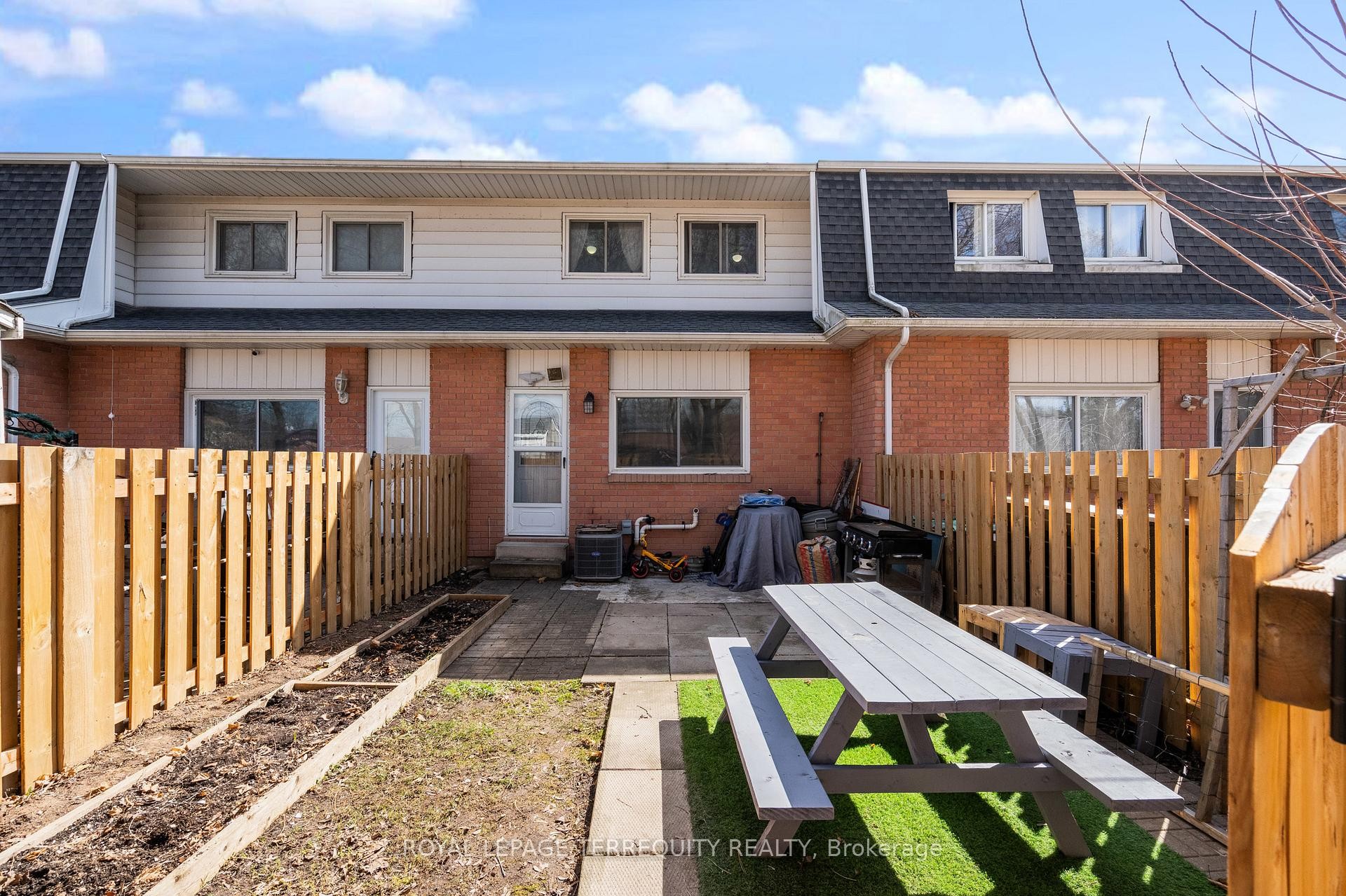 









185


Denistoun

Street, 53,
Welland,




ON
L3C 6J6

