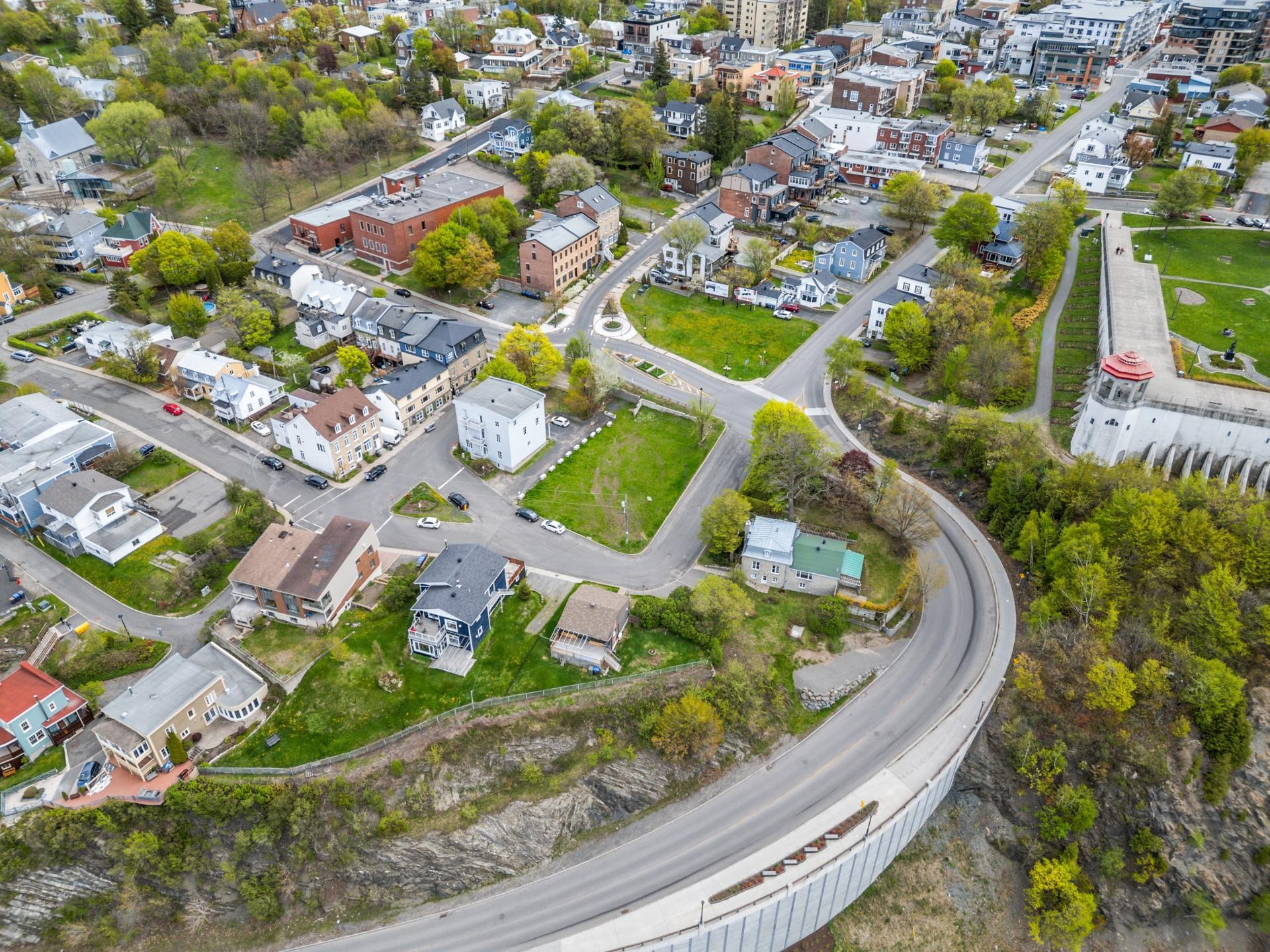 









220


Rue Napoléon-Mercier

,
Lévis (Desjardins),







QC
G6V3X1

