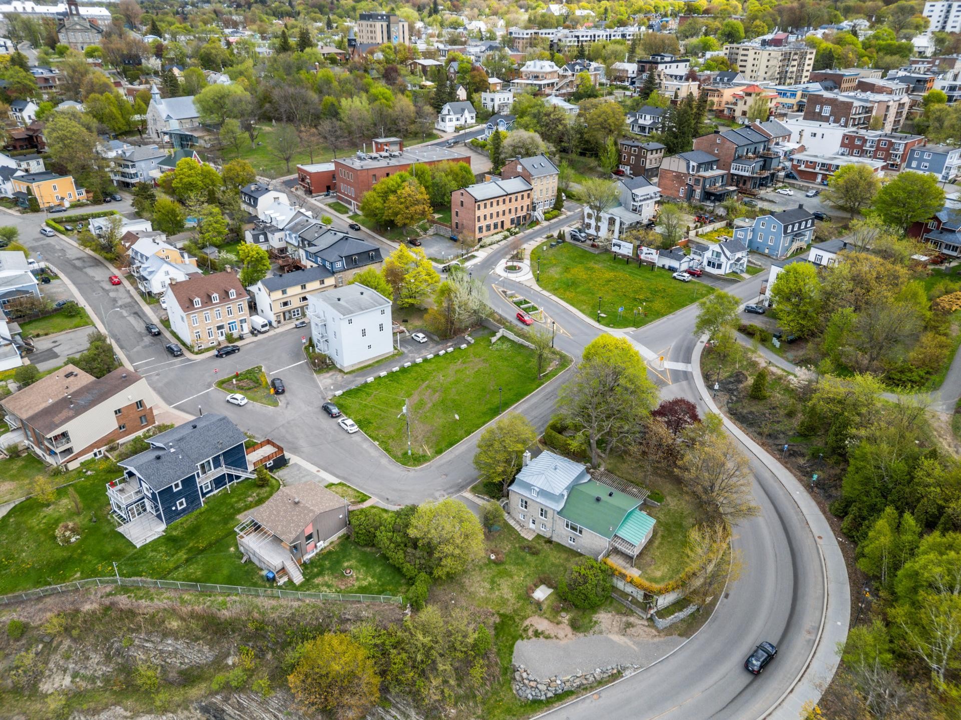









220


Rue Napoléon-Mercier

,
Lévis (Desjardins),







QC
G6V3X1

