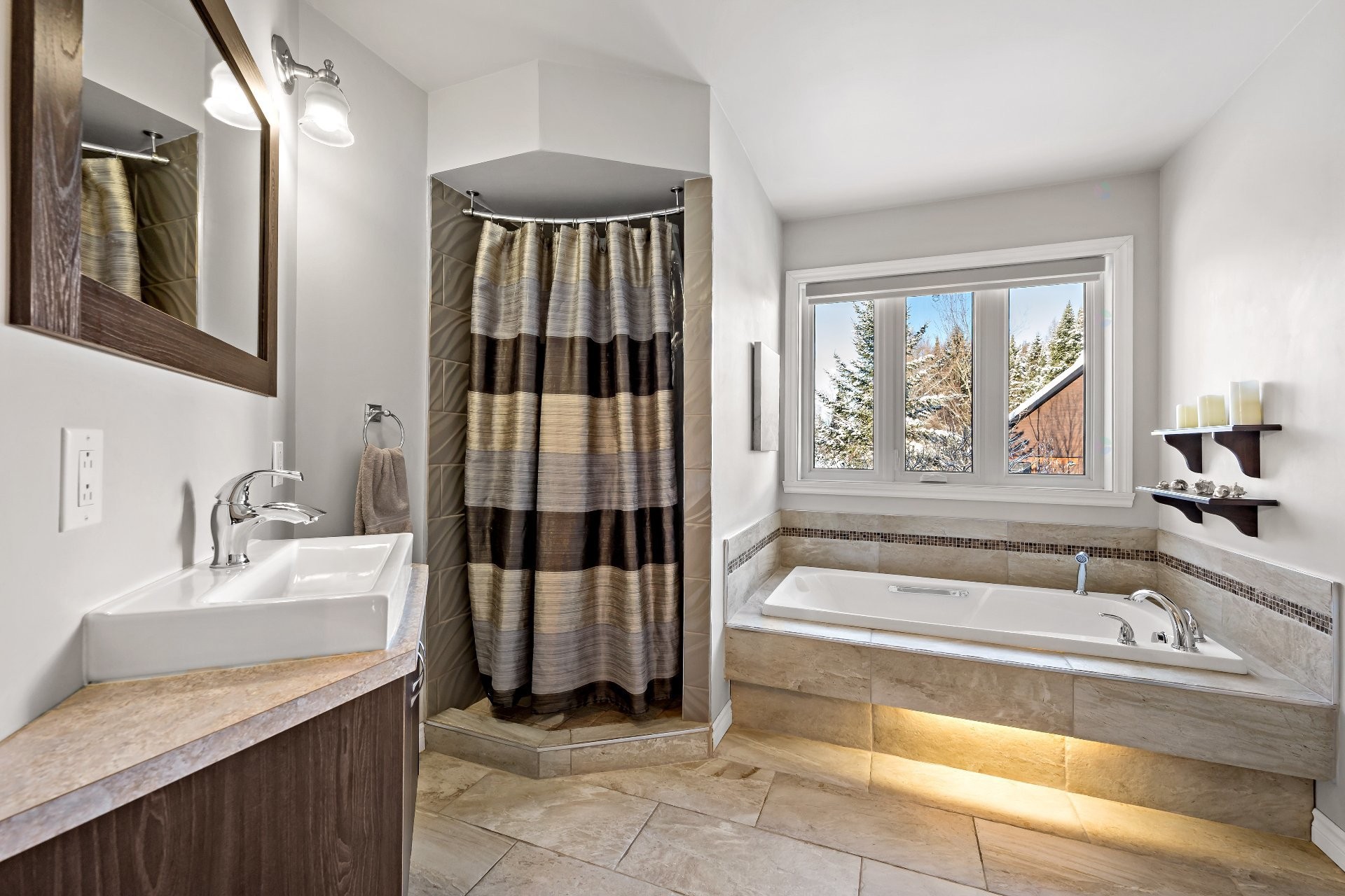 









945


Place du Repos

,
Mont-Tremblant,




QC
J8E2Y4


