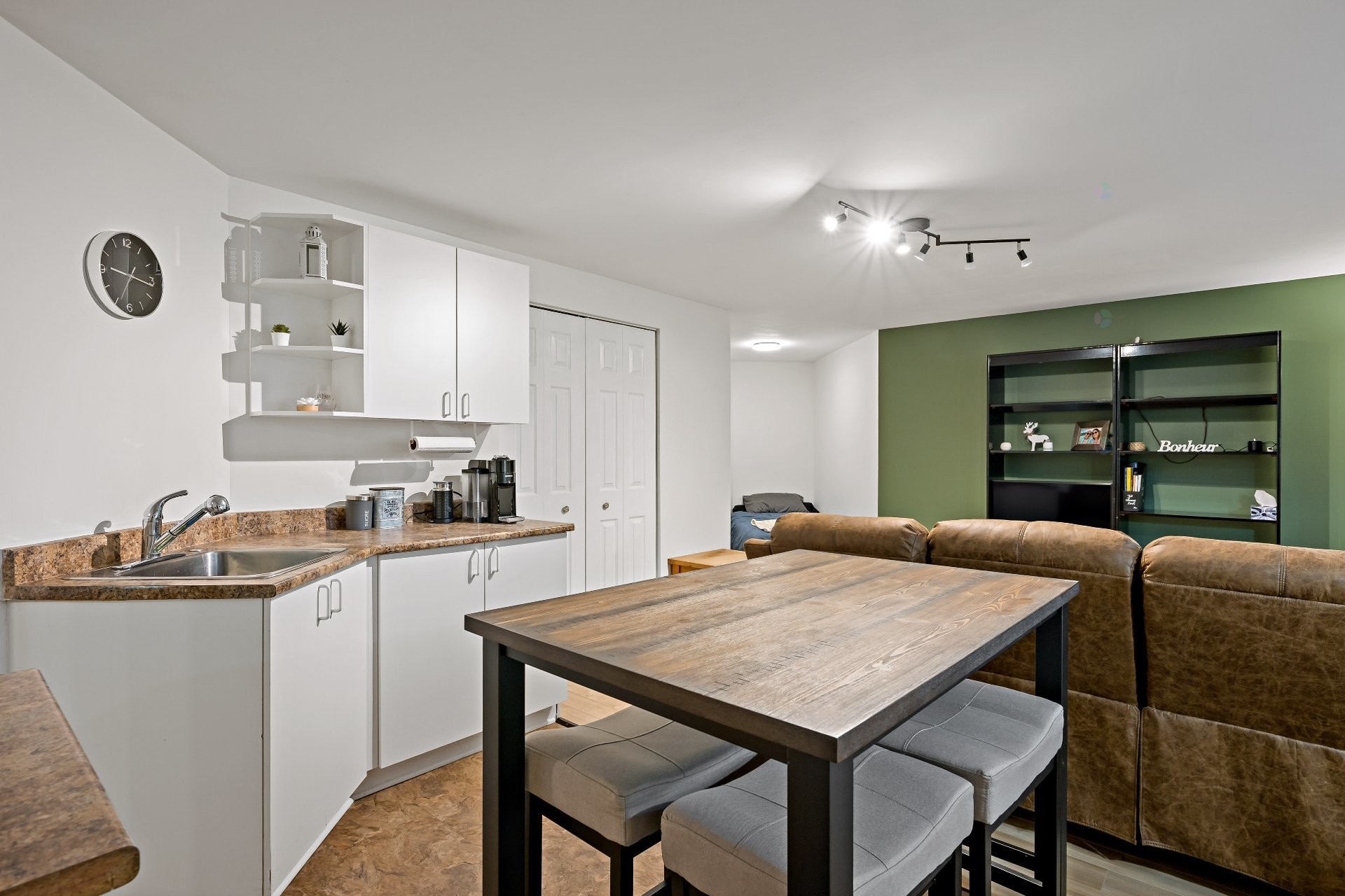 









945


Place du Repos

,
Mont-Tremblant,




QC
J8E2Y4

