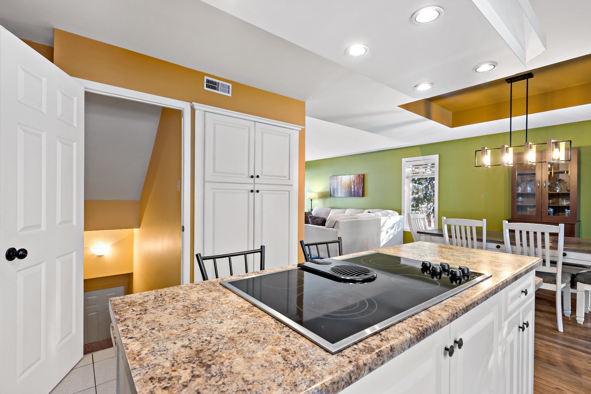 









945


Place du Repos

,
Mont-Tremblant,




QC
J8E2Y4

