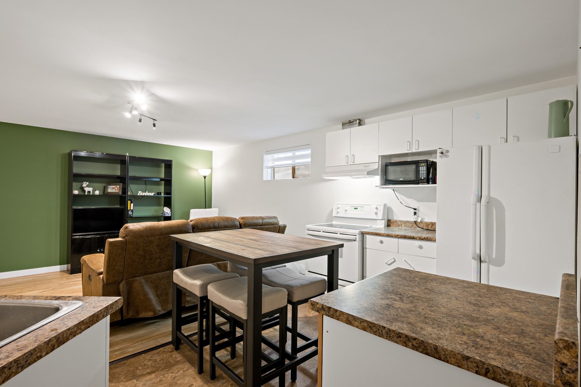 









945


Place du Repos

,
Mont-Tremblant,




QC
J8E2Y4

