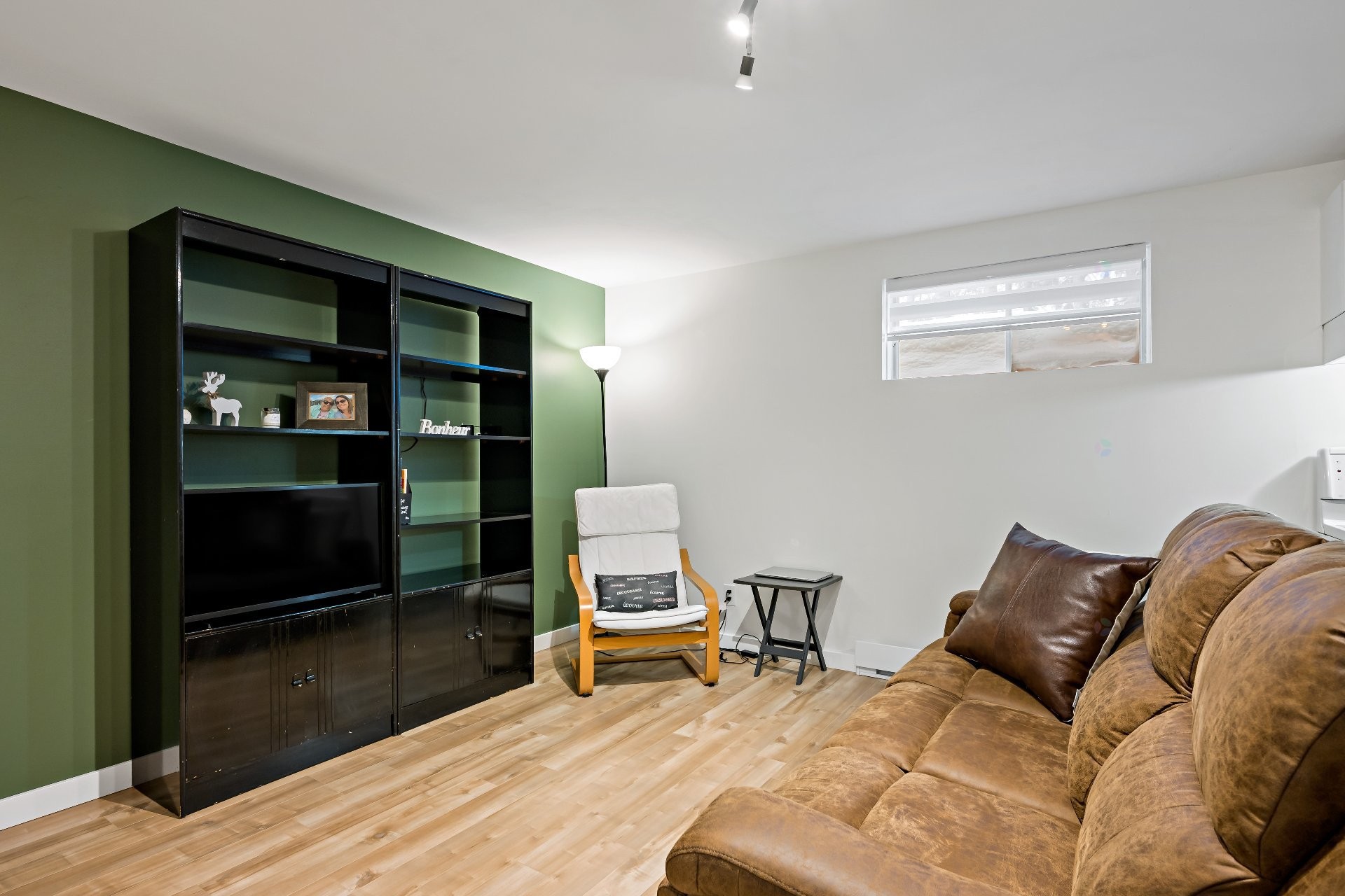 









945


Place du Repos

,
Mont-Tremblant,




QC
J8E2Y4

