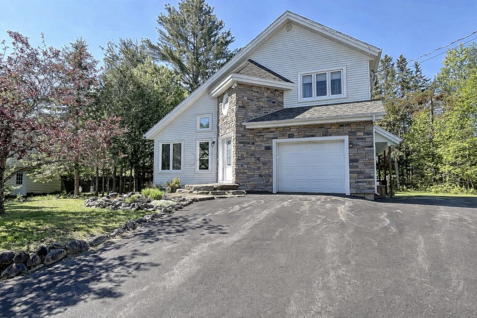 









945


Place du Repos

,
Mont-Tremblant,




QC
J8E2Y4

