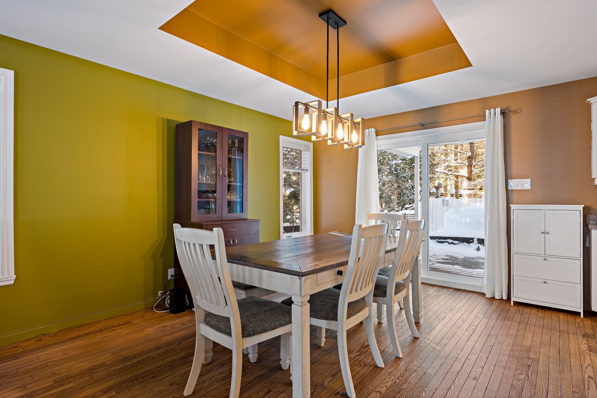 









945


Place du Repos

,
Mont-Tremblant,




QC
J8E2Y4

