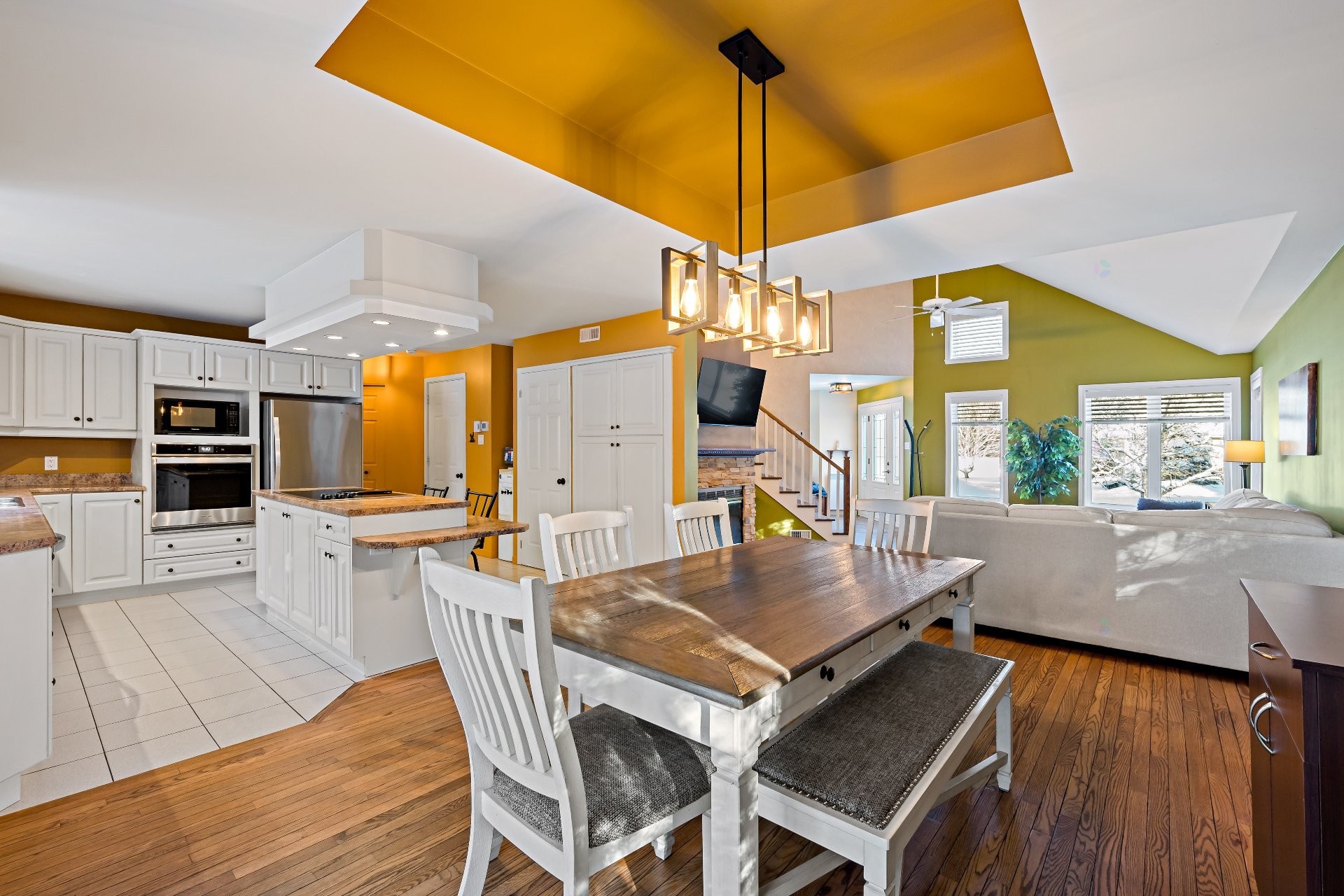 









945


Place du Repos

,
Mont-Tremblant,




QC
J8E2Y4

