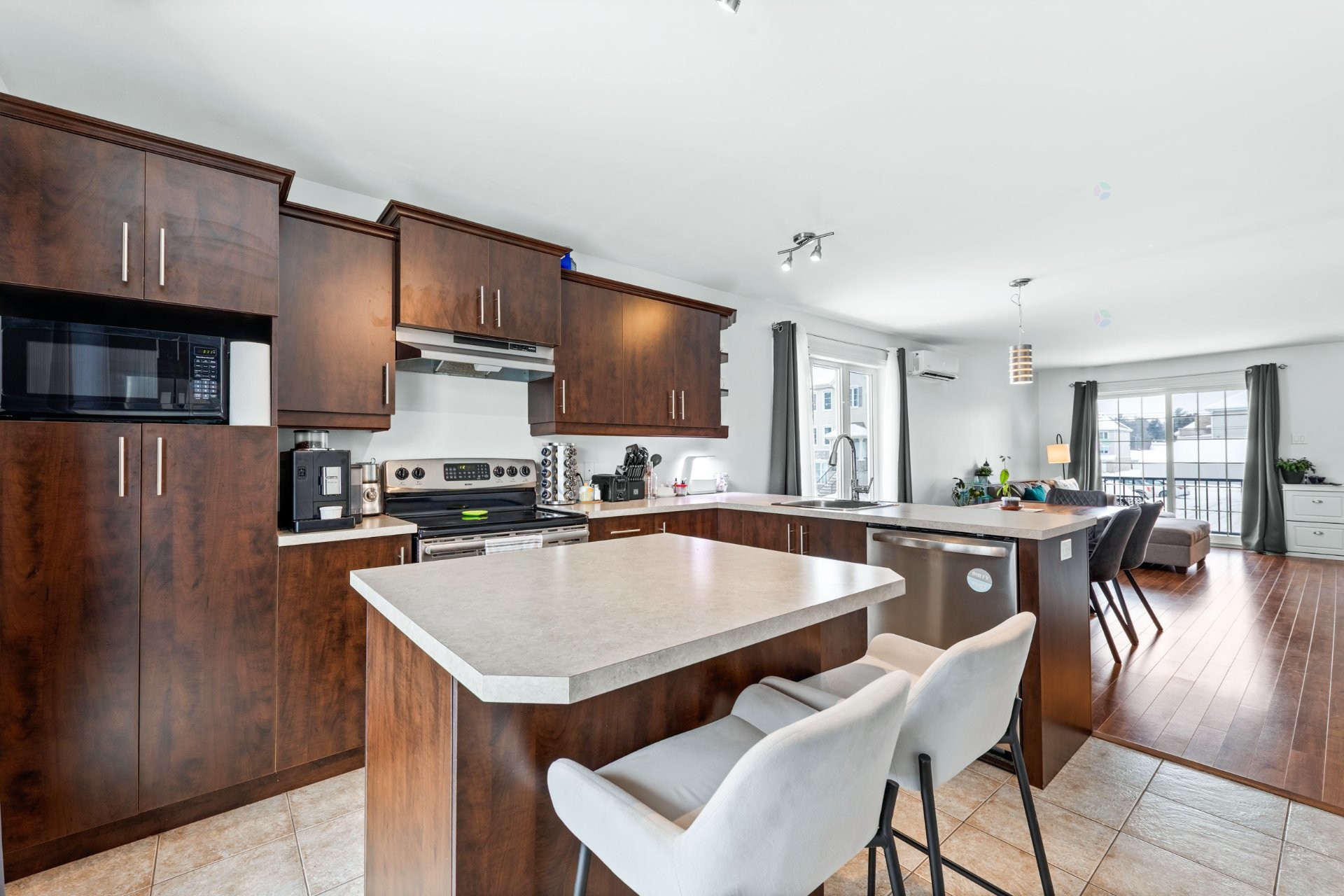









790

 - 798


Place de la Brise

,
Mascouche,




QC
J7L0C2

