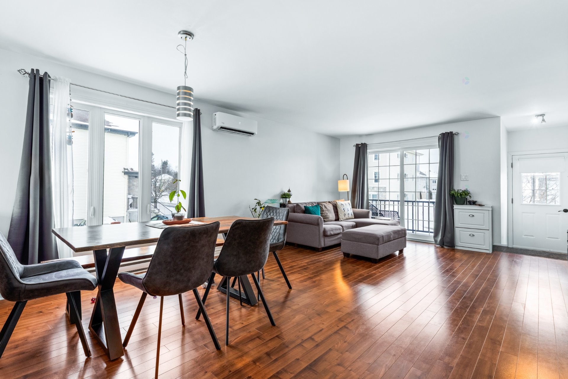 









790

 - 798


Place de la Brise

,
Mascouche,




QC
J7L0C2

