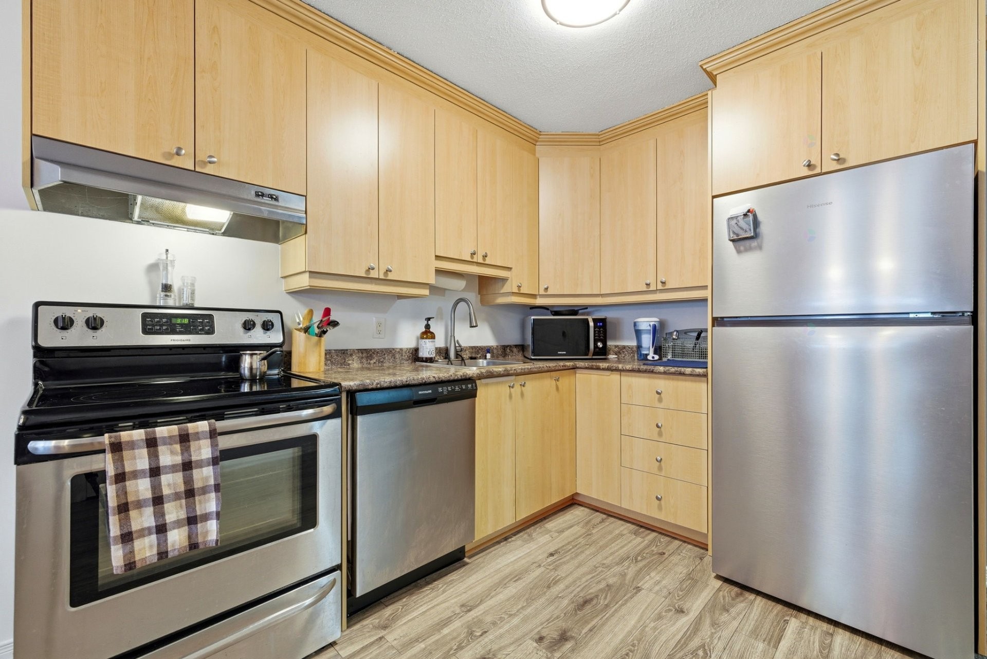 









11


Rue de la Falaise

, 1,
Gatineau (Hull),




QC
J8Z3H5

