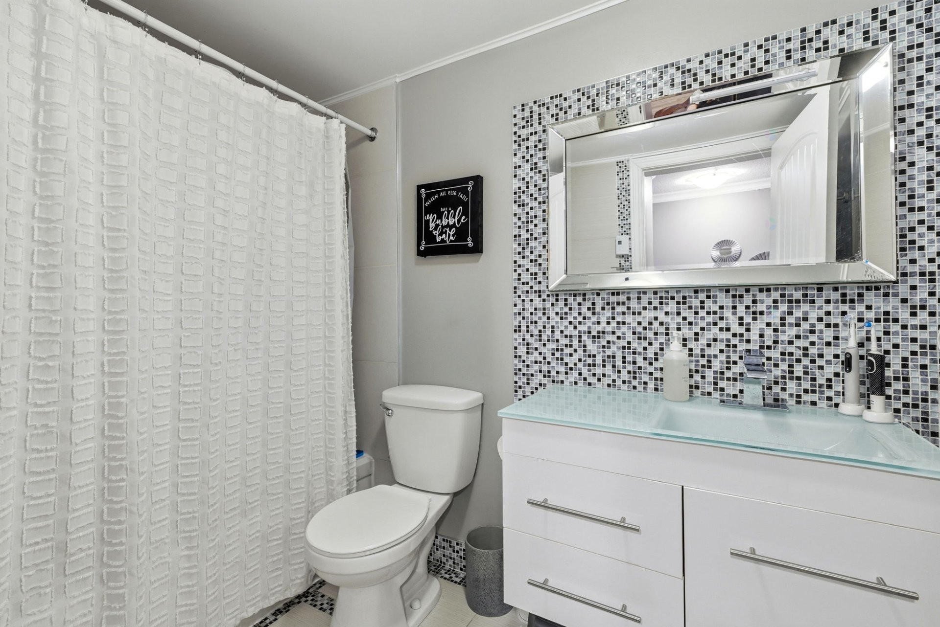 









11


Rue de la Falaise

, 1,
Gatineau (Hull),




QC
J8Z3H5

