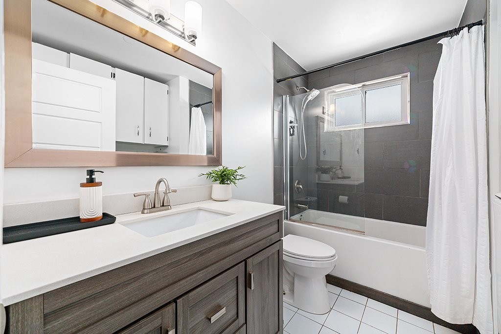 









586


Rue Louis-Cousineau

,
Gatineau (Aylmer),




QC
J9H5J9

