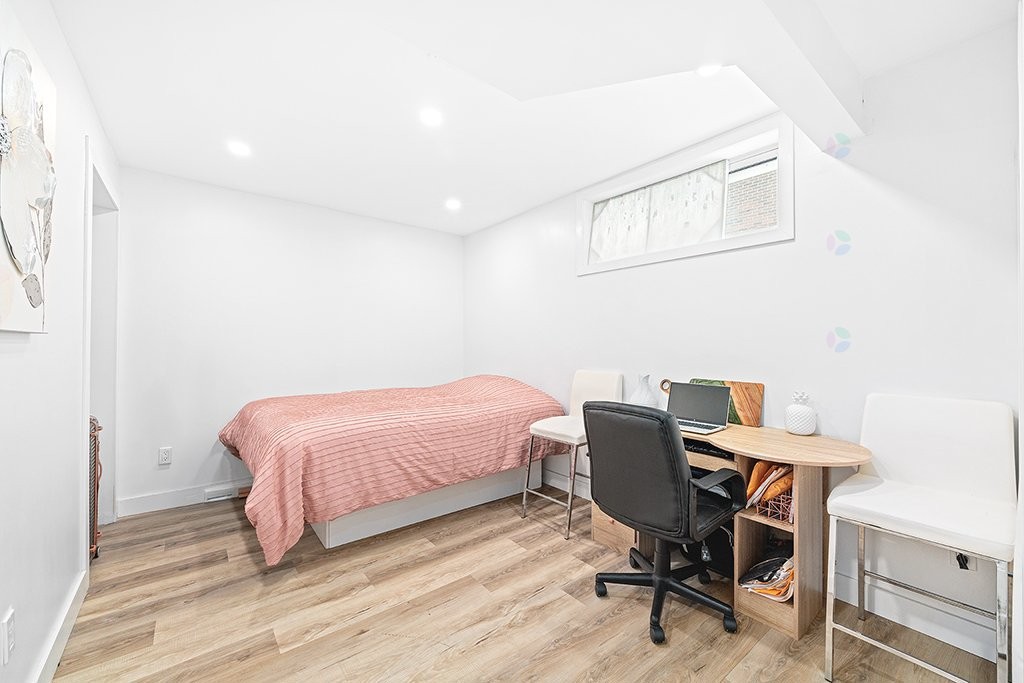 









586


Rue Louis-Cousineau

,
Gatineau (Aylmer),




QC
J9H5J9

